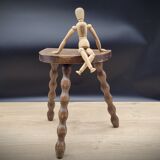 Half-round tripod stool feet balls