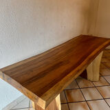 Table en bois de suar