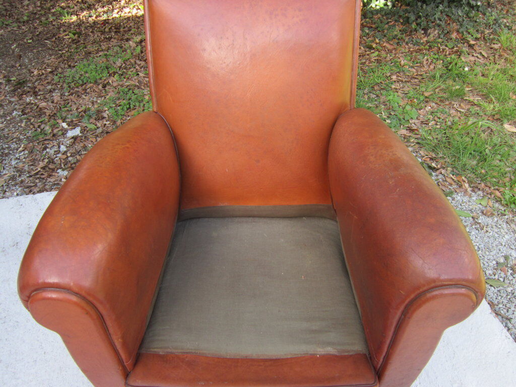 Paire de fauteuils club en cuir