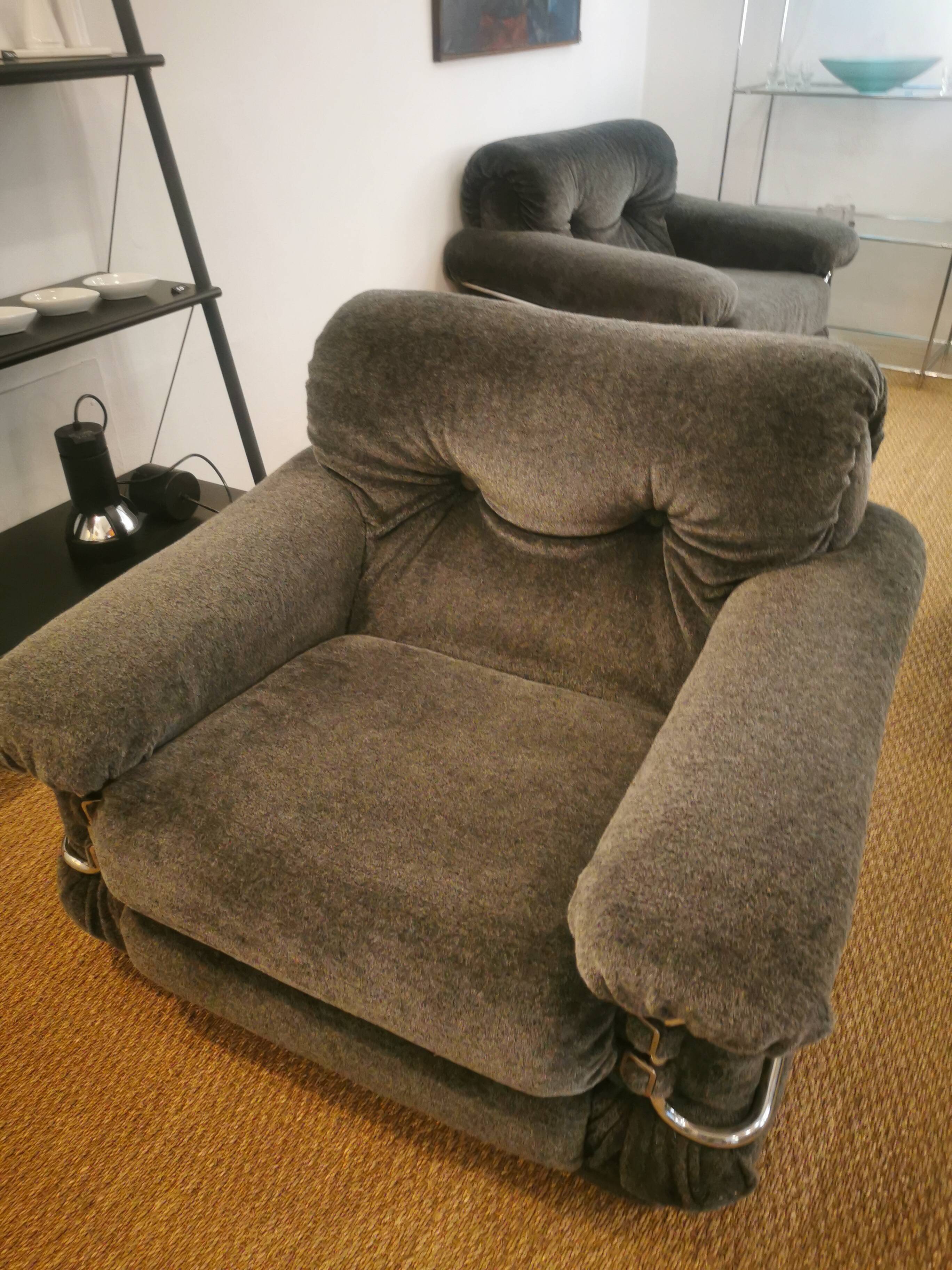 Pair of vintage italian design armchairs from the 70s