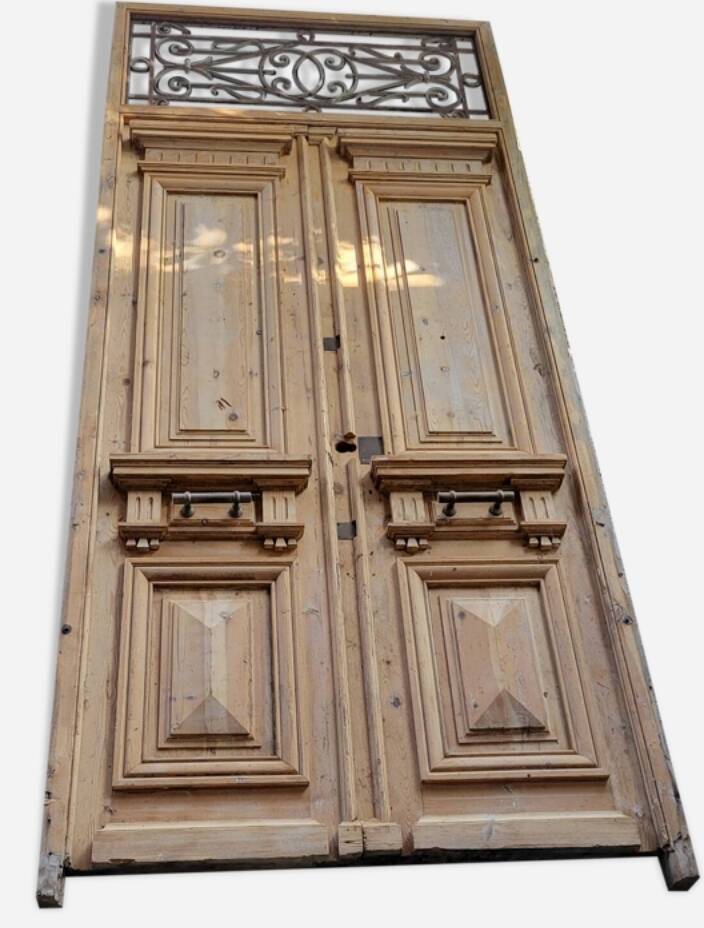 Double Haussmannian doors