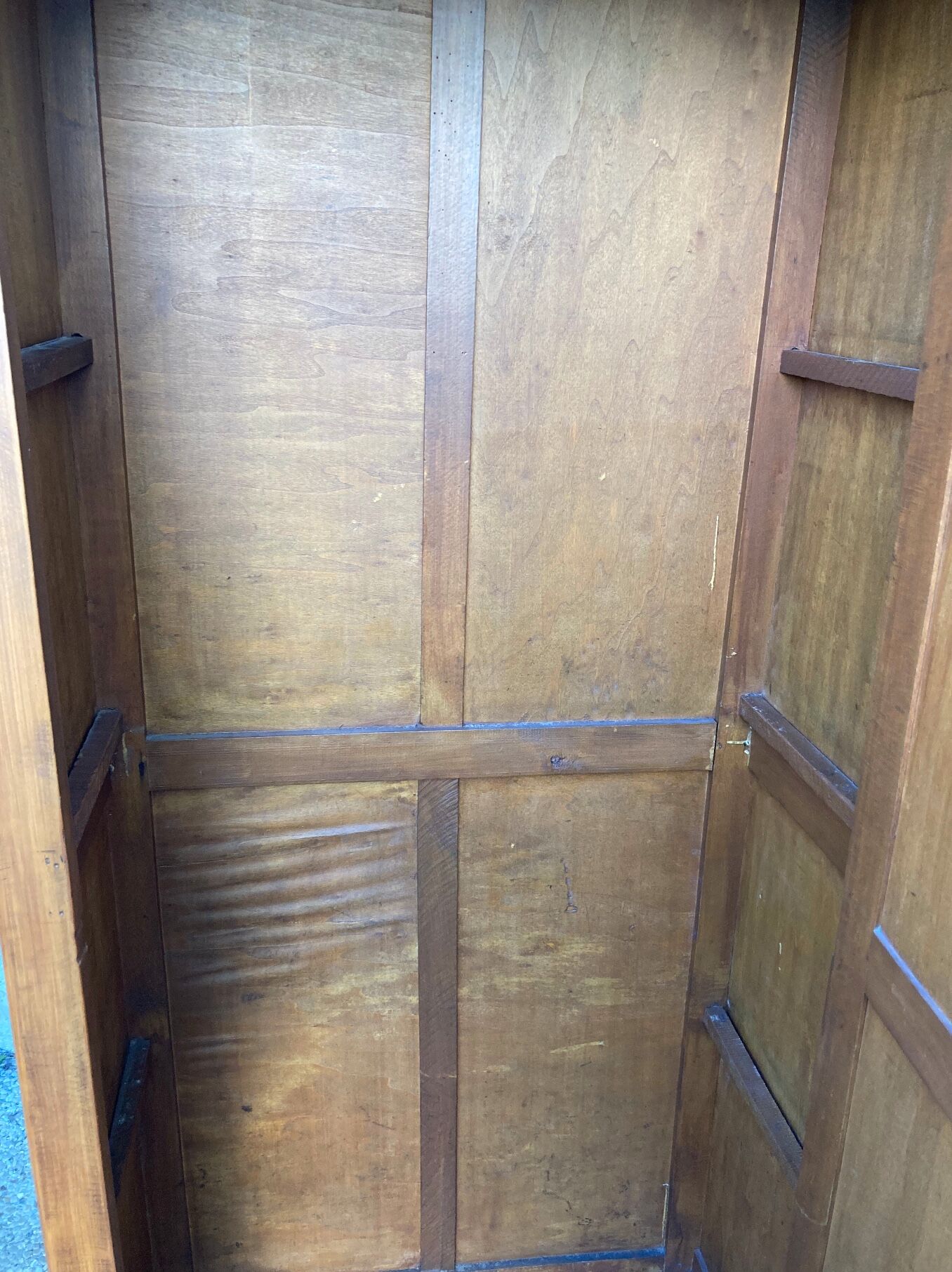 Old Parisian bonnetière