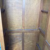 Old Parisian bonnetière