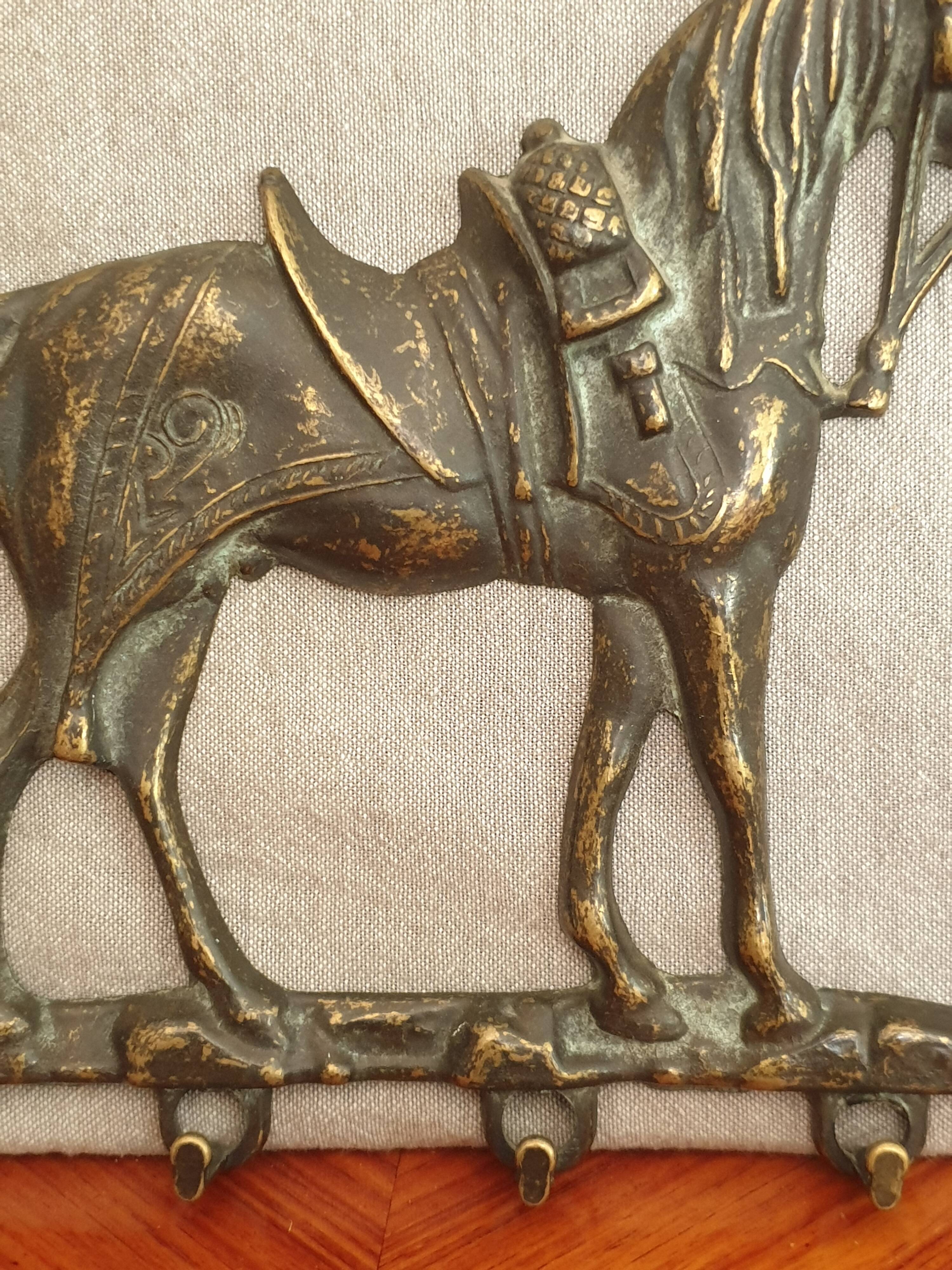 Keychain, towel rack, or wall-mounted cloth rack in the shape of a harnessed horse