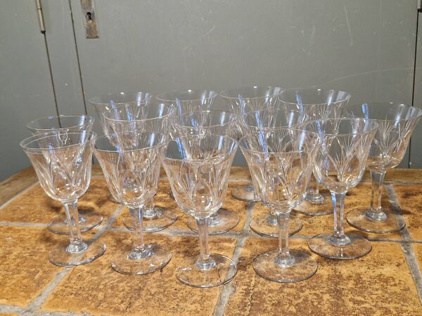 14 Verres anciens Cristal gravé 9 Vin - 5 Eau  + 2 Kdo