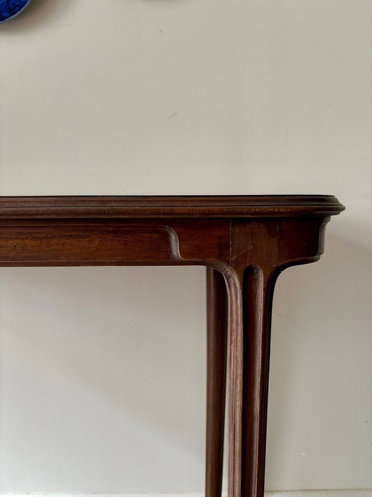 Console en bois foncé