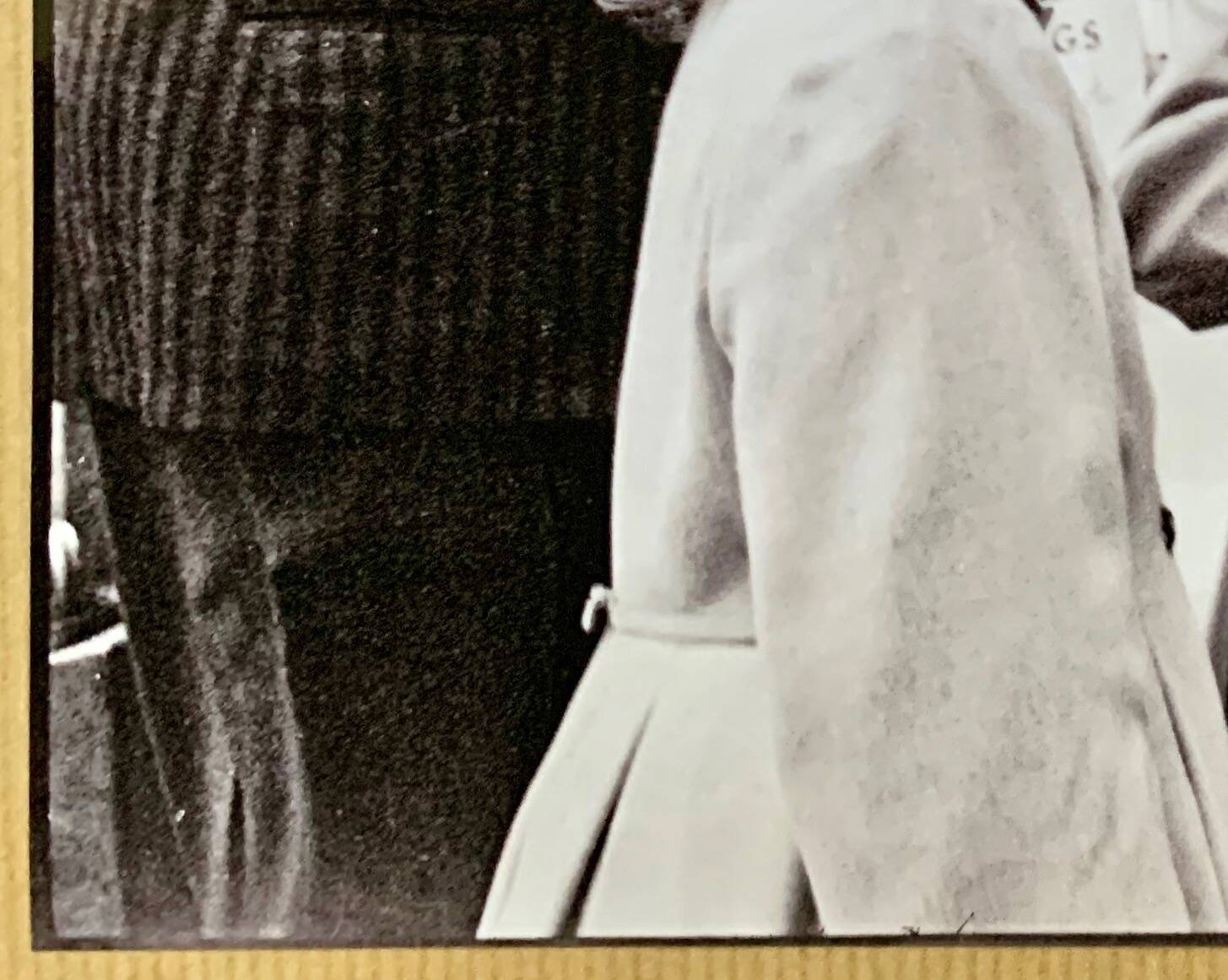 White Gloves and Sweets – New York, 1961 Urban Elegance and Tenderness