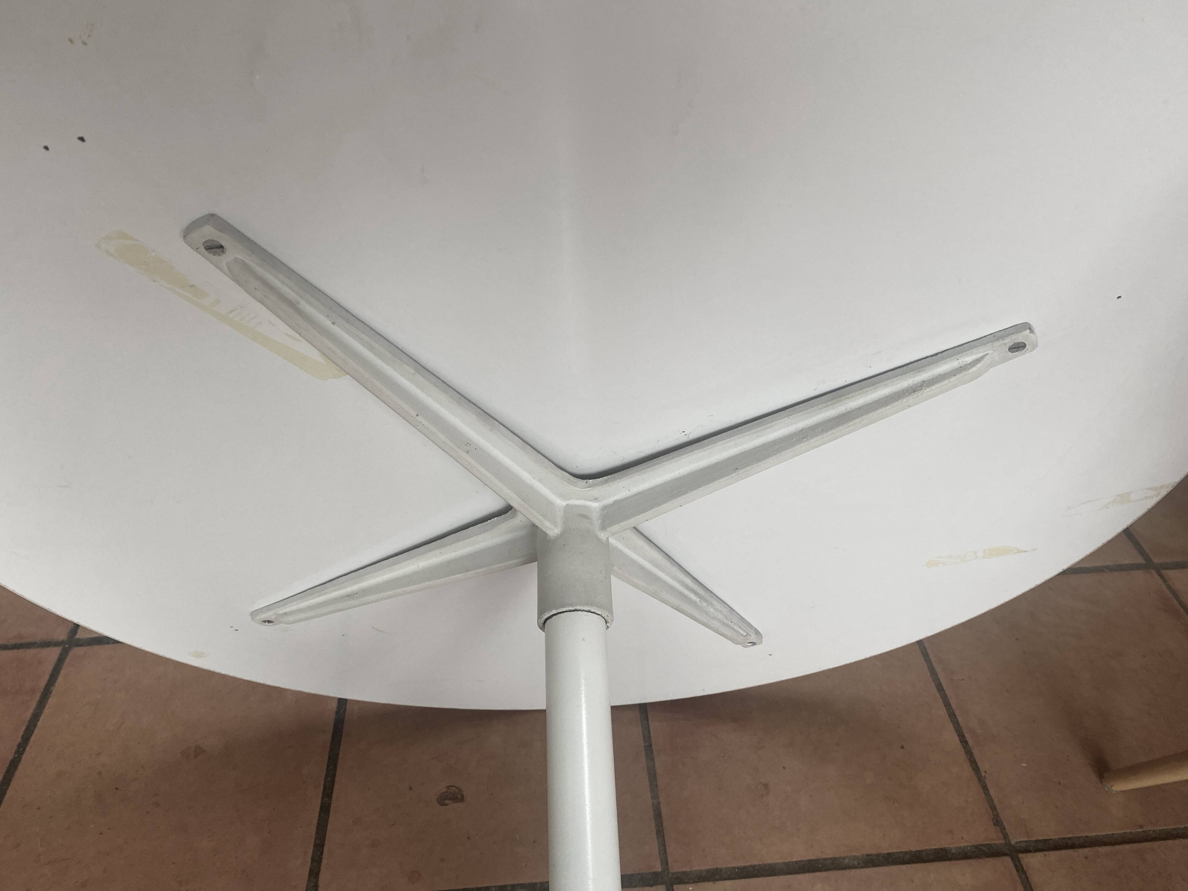 White Melamine Round Table Charles And Ray Eames For Herman Miller