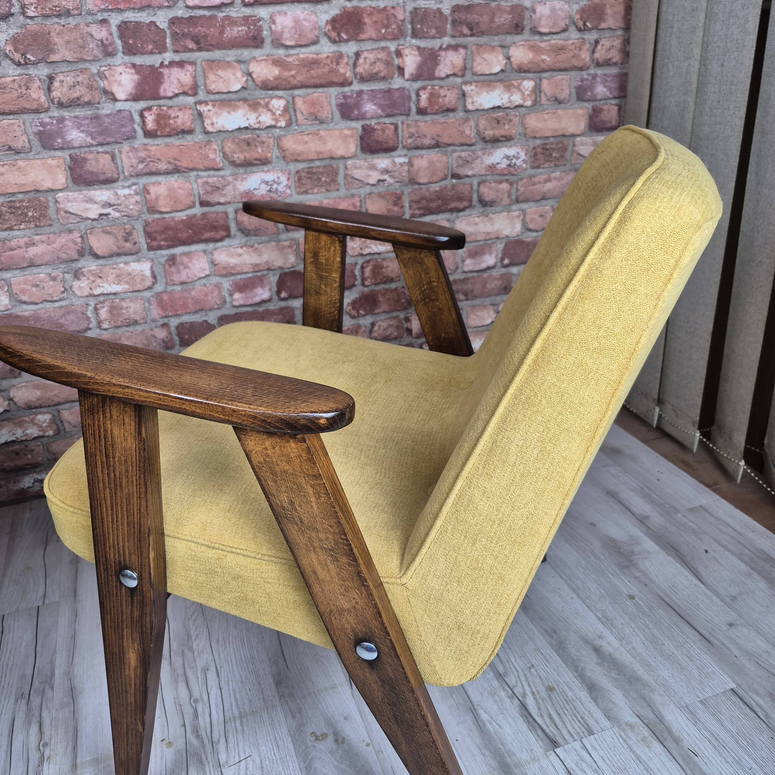 Fauteuil de milieu de siècle restauré type 366 par j. chierowski - jaune années 1960