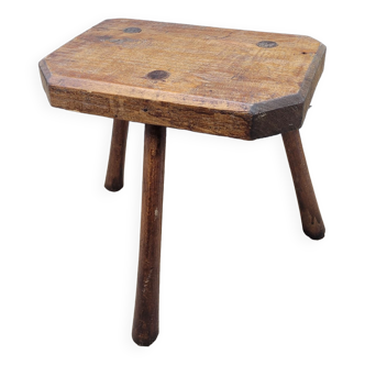 Tabouret tripode coins