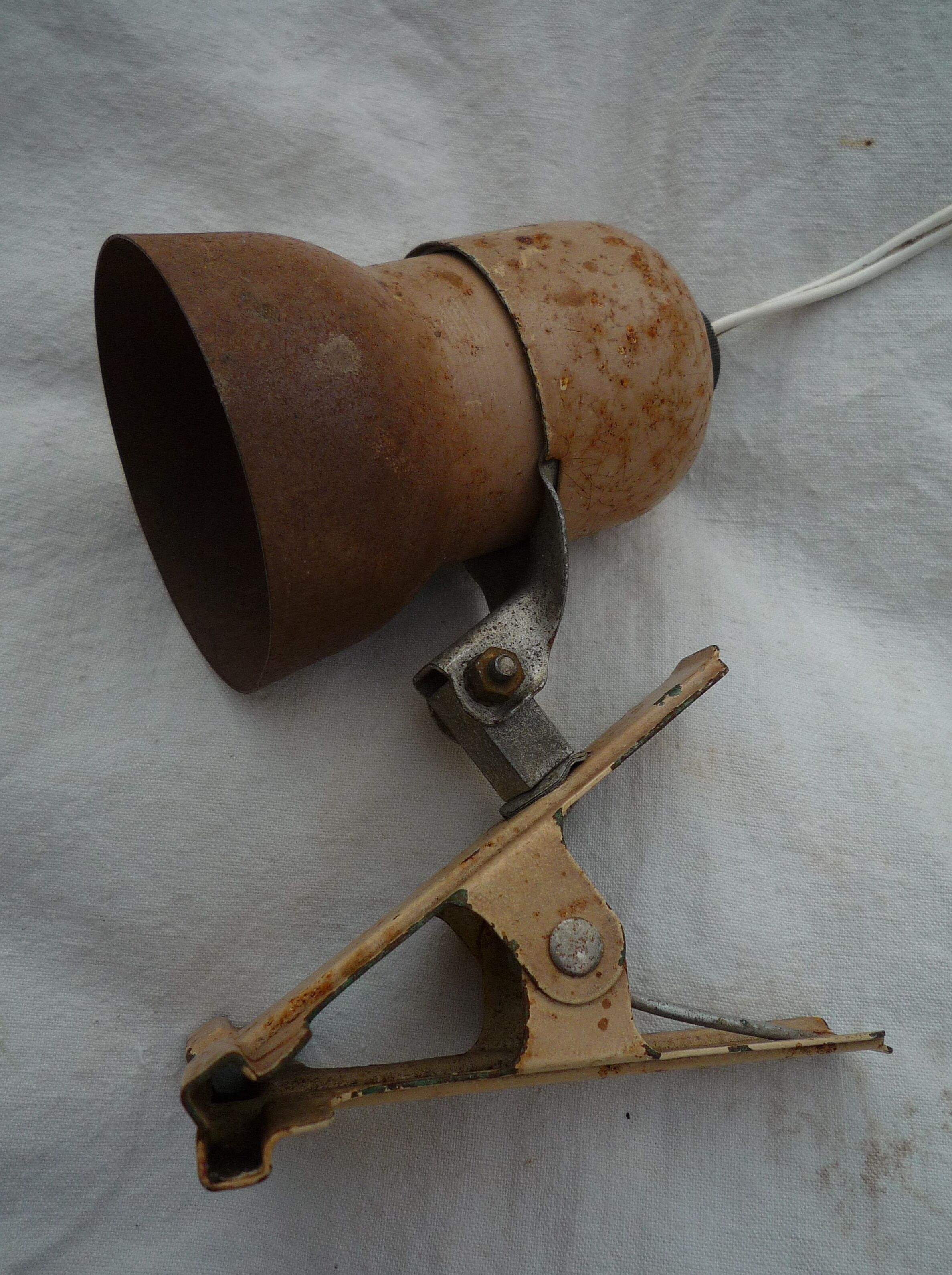 Clip spot in beige lacquered metal, industrial style, late 60s