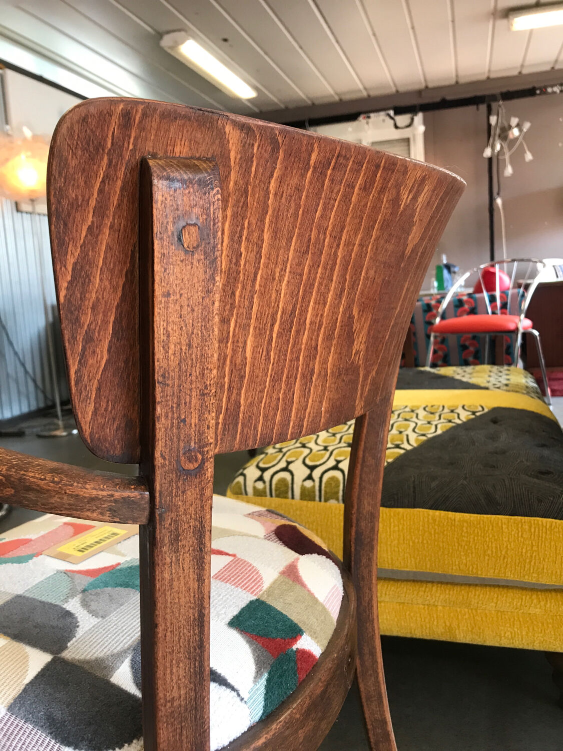 Thonet chair with armrests in perfect condition.