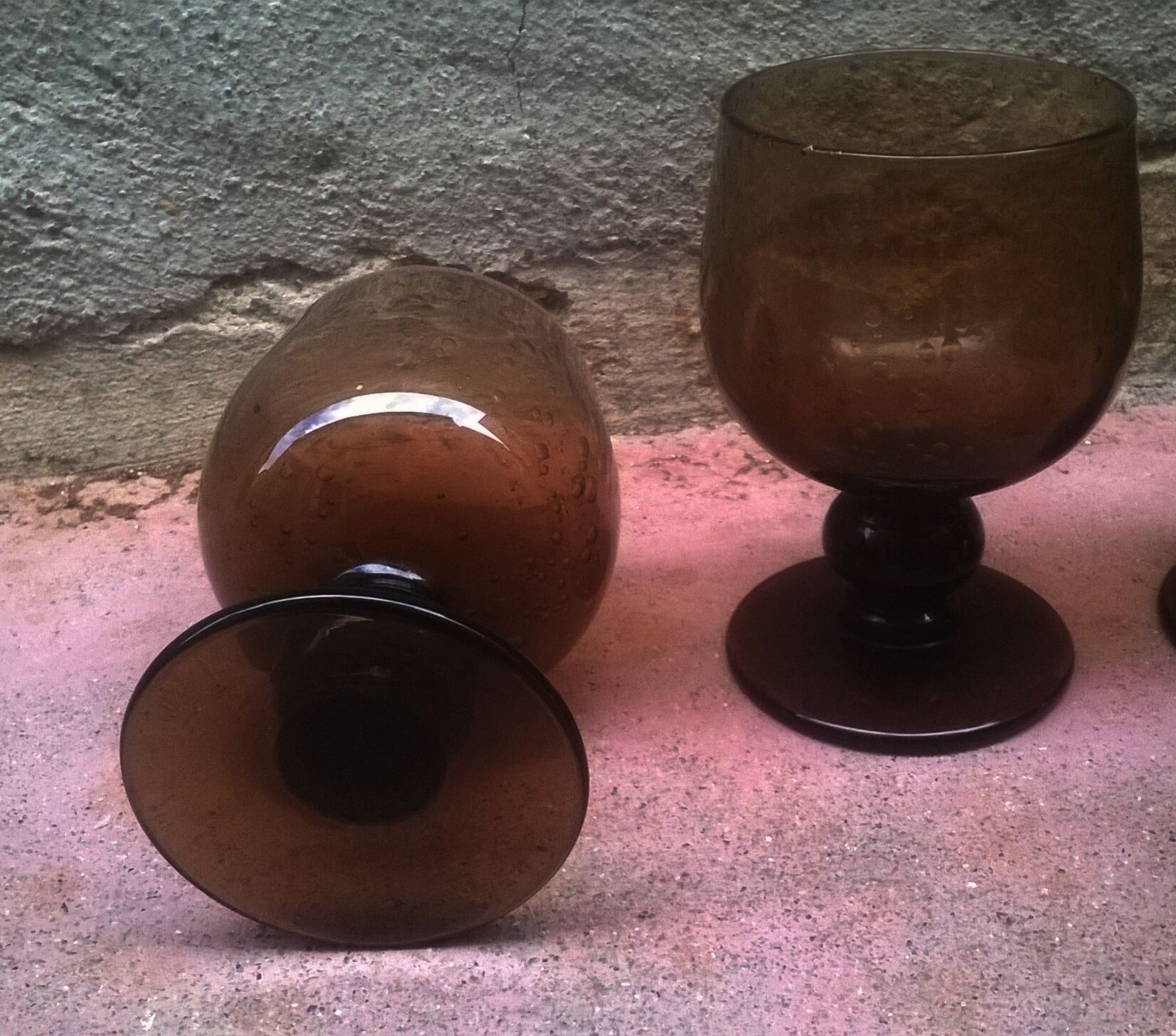 Set of eight glasses bulled on vintage foot