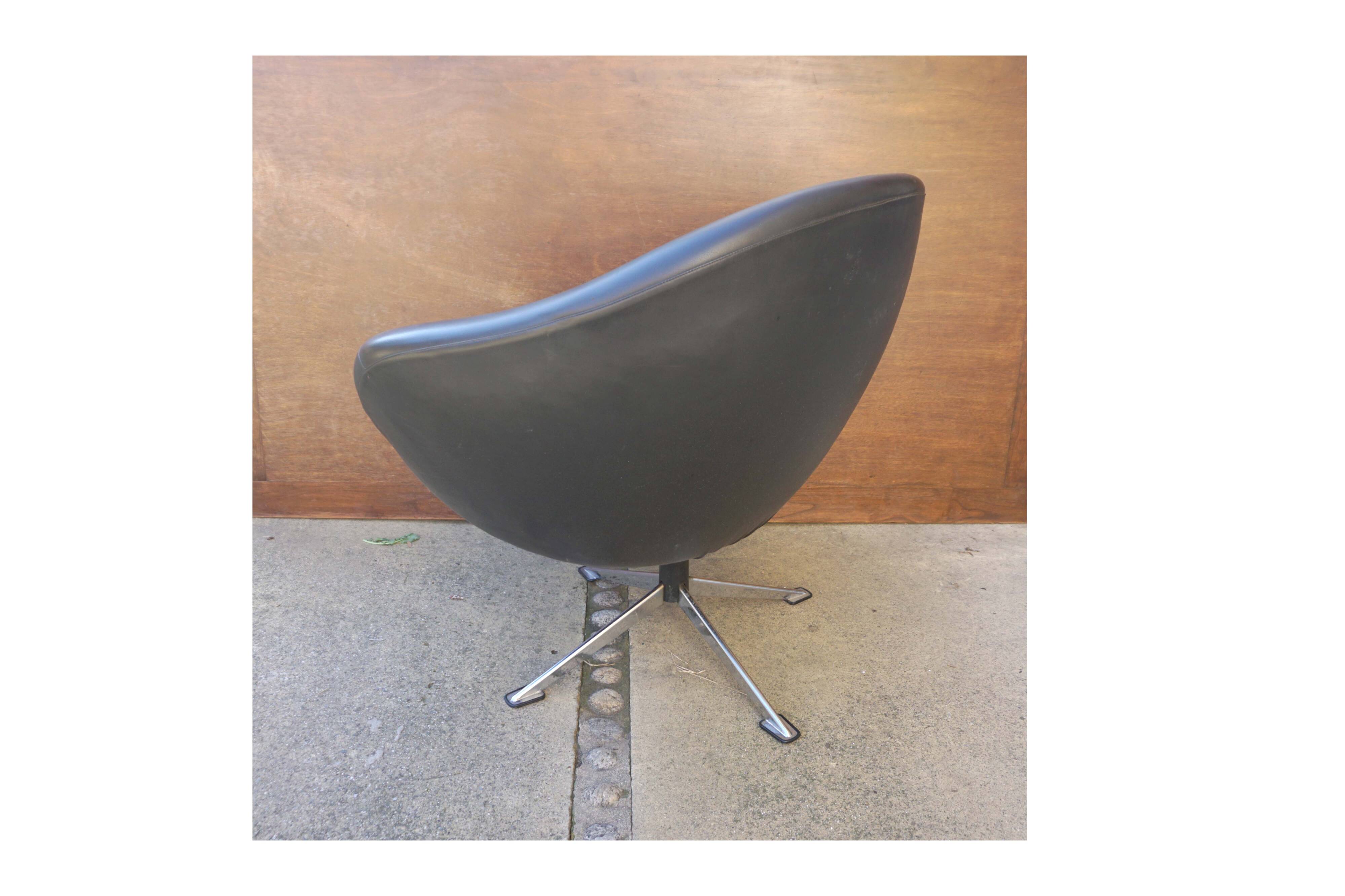 Balloon Shell Armchair "EGG" 60/70 Scandinavian design by Karl Eric Klote for Overman
