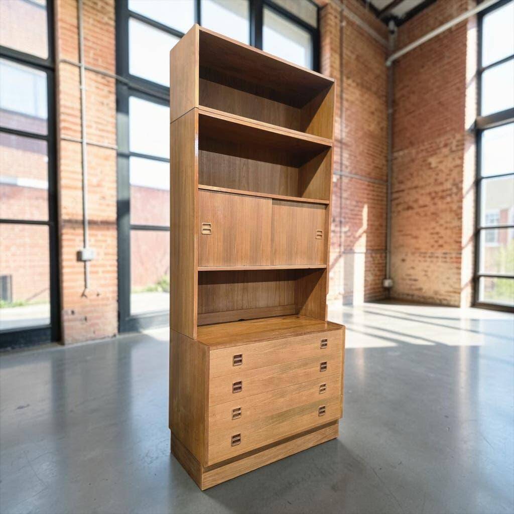 Vintage wooden shelf/bookcase/display cabinet