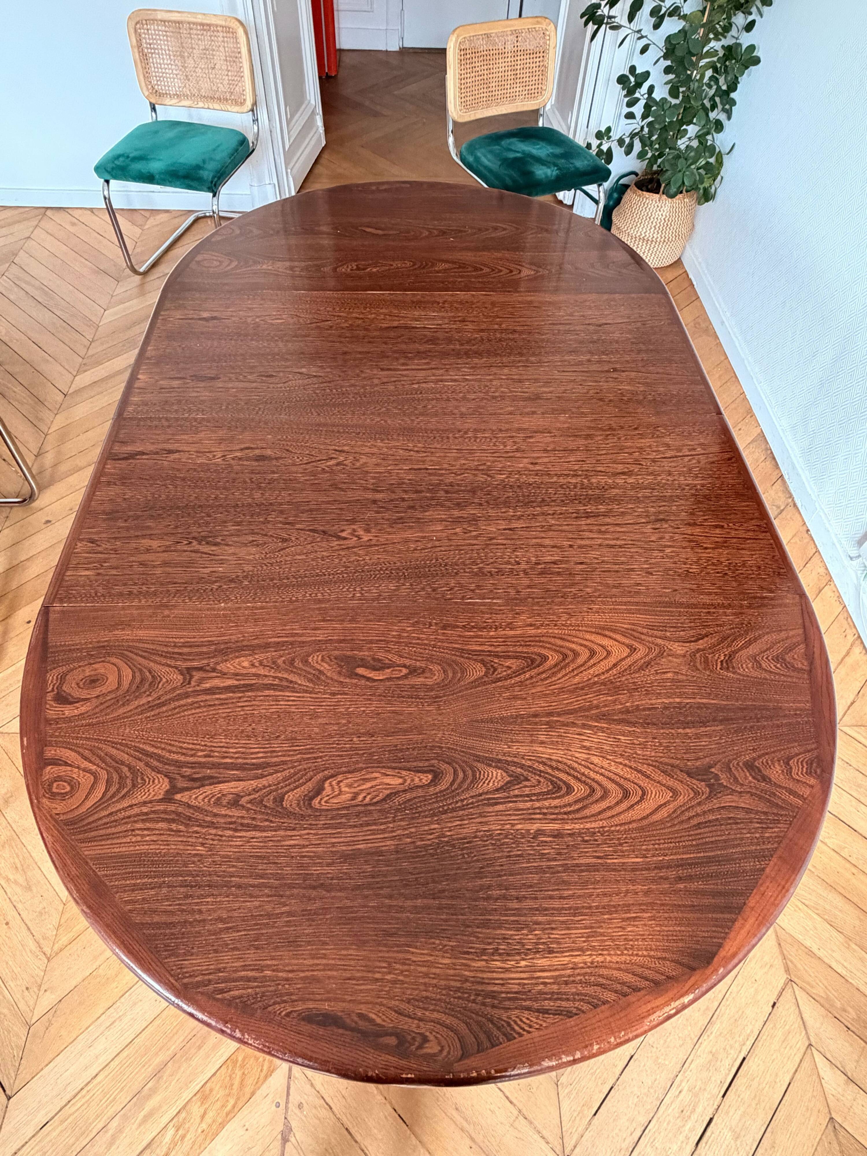 Baumann extendable round table for 4 to 8 people