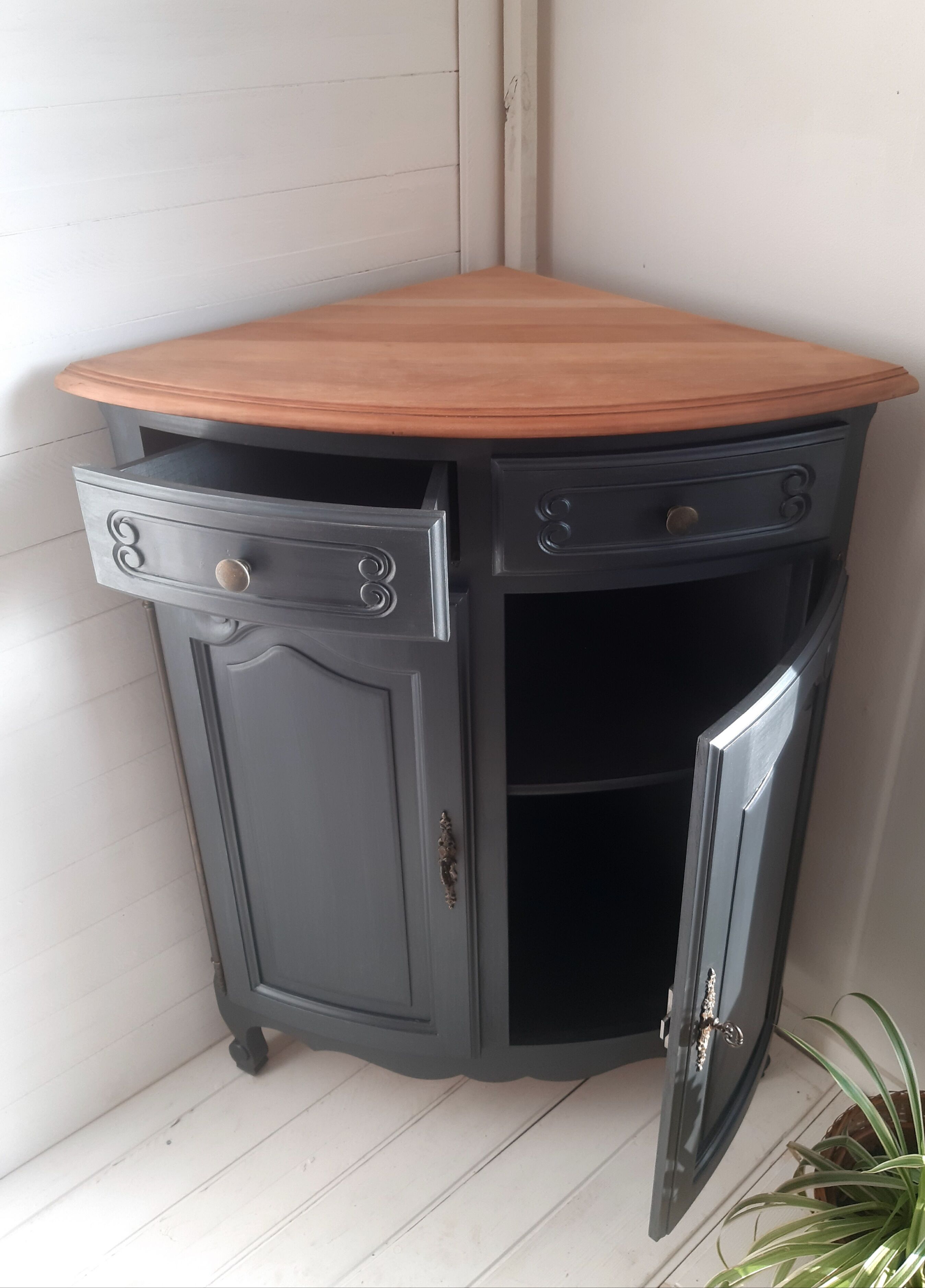 Buffet d'angle, encoignure style Louis XV