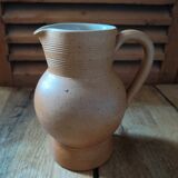 Pitcher carafe in sandstone of berry