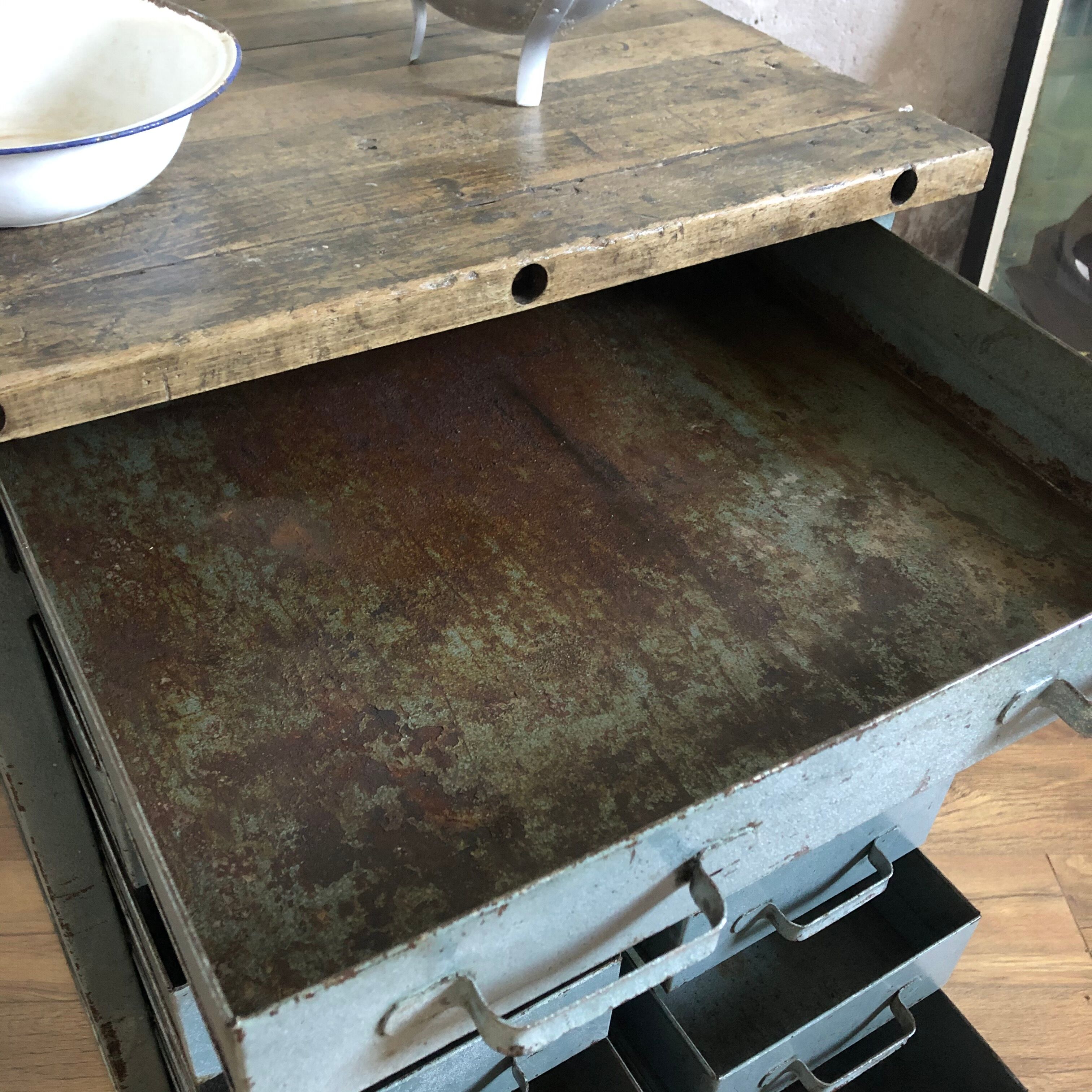 Workshop furniture with drawers, metal and wood
