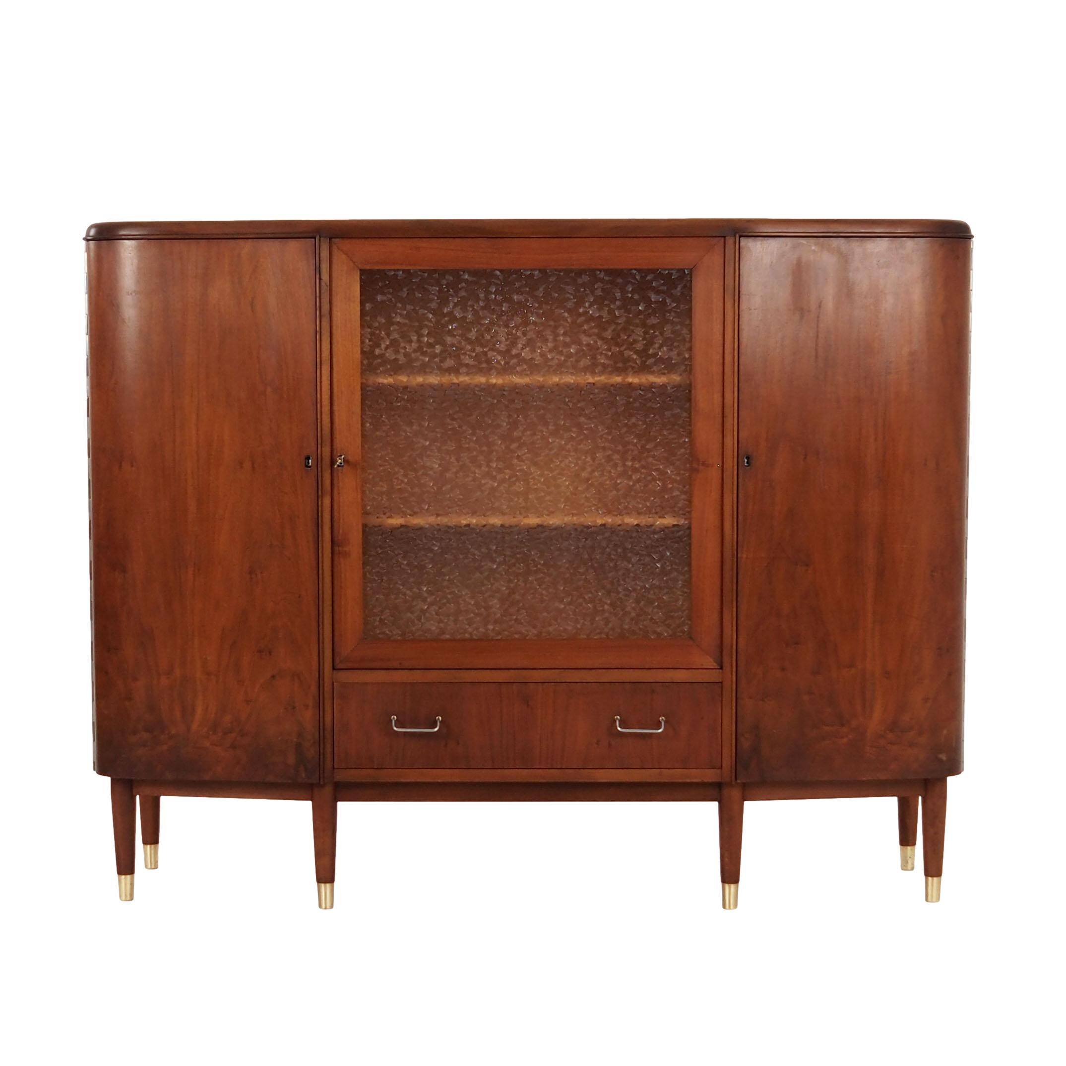 Buffet haut en noyer, design danois, années 1960, production : Danemark
