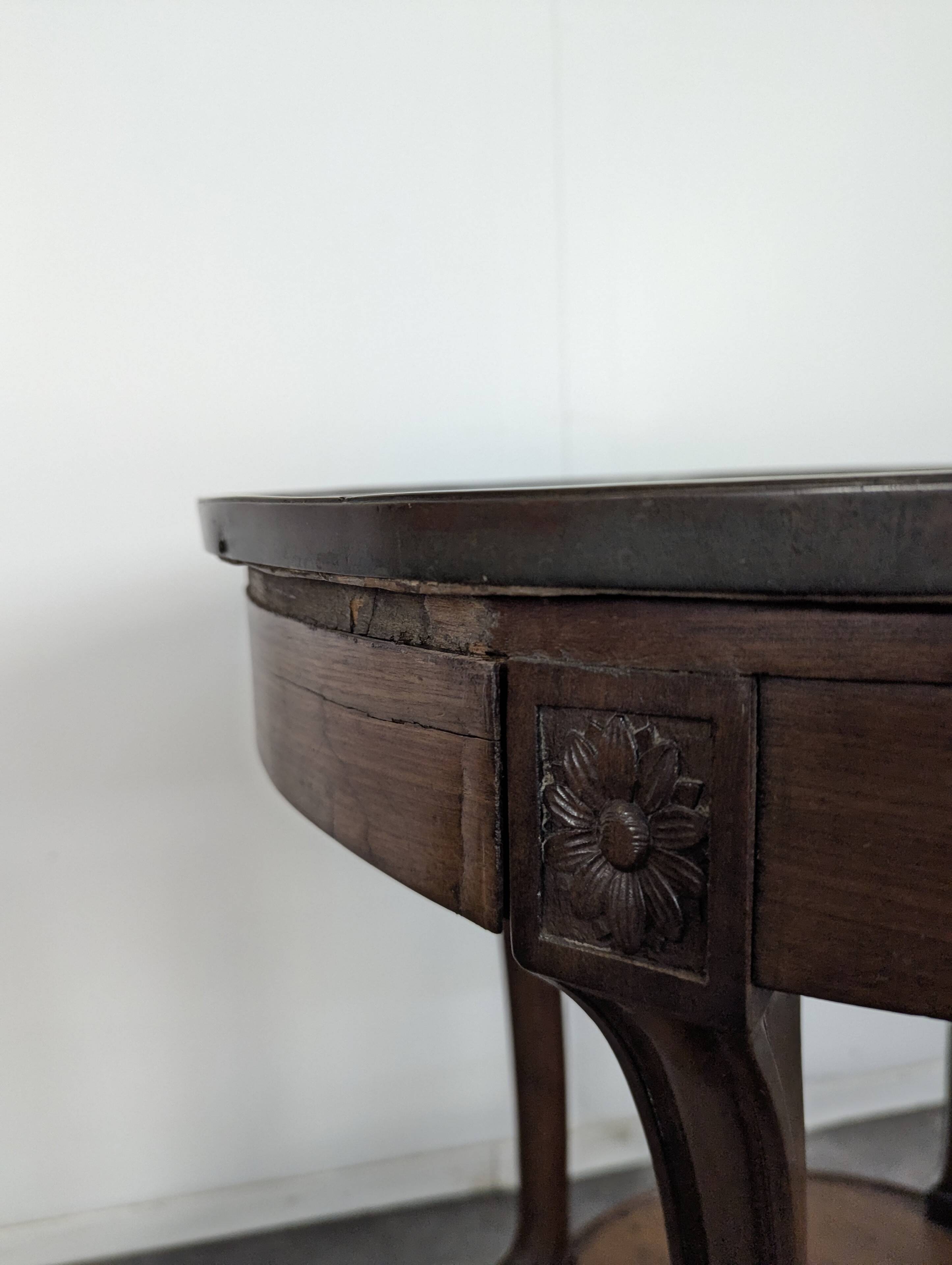 Table bouillotte ou guéridon en acajou de style Louis XVI