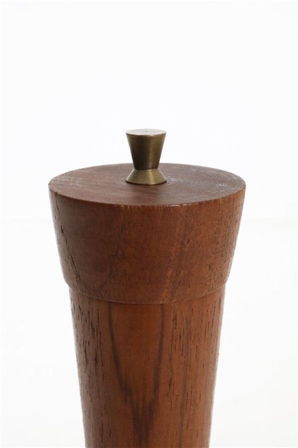 Danish teak pepper mill / crusher / 1960s / Mid-Century Modern Design