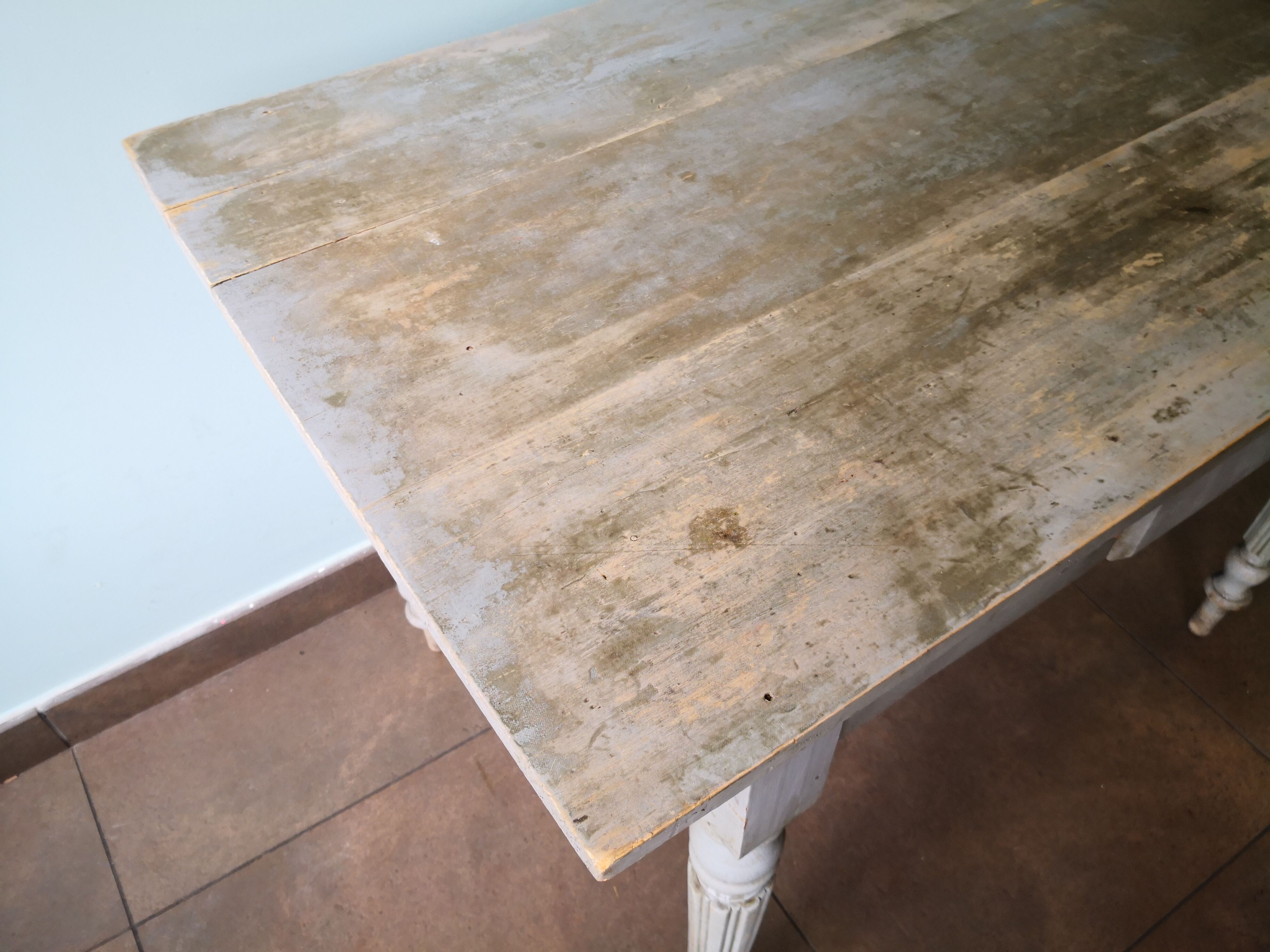 Table en bois bureau patine grise
