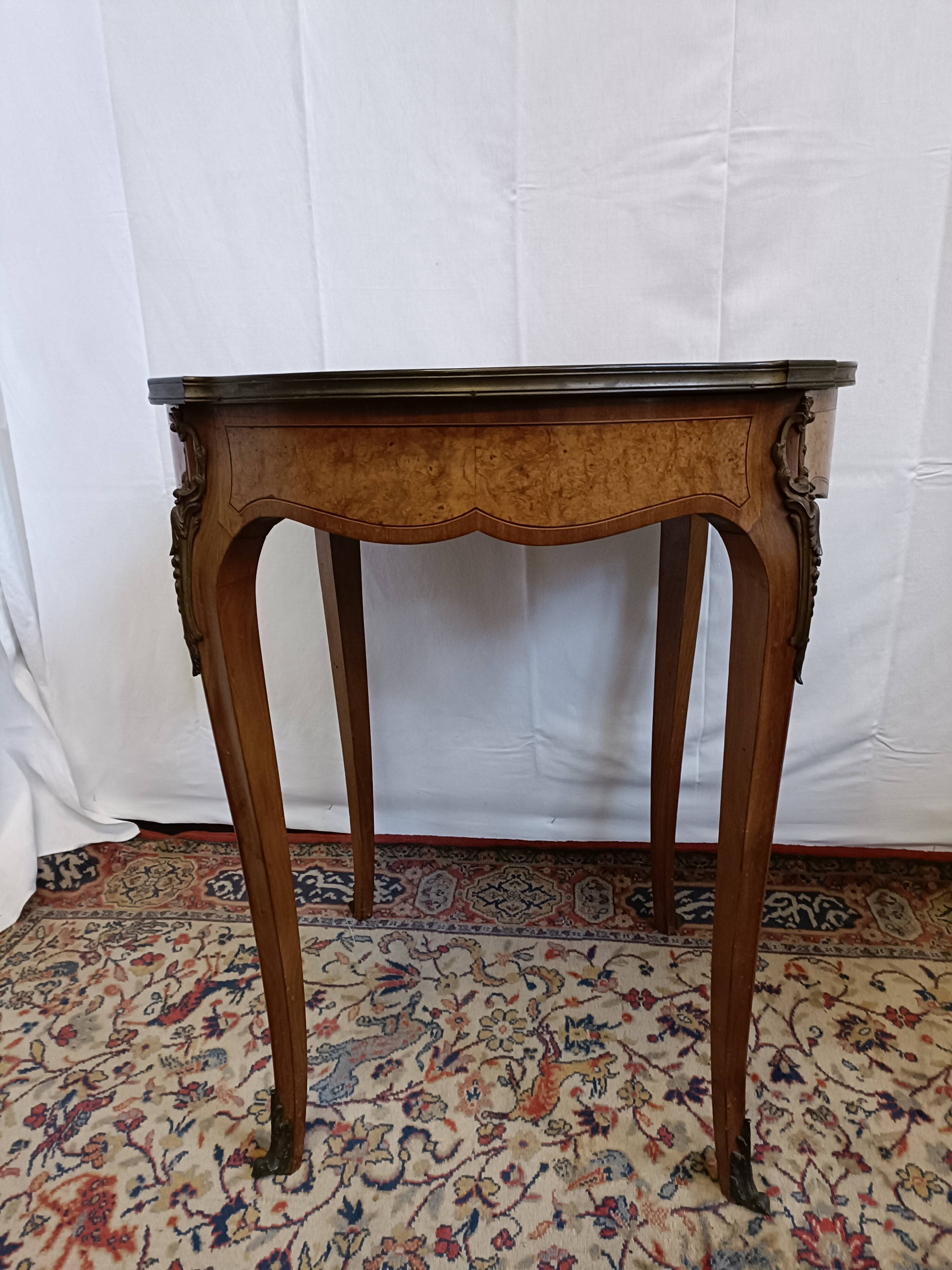 Table guéridon bois marqueté style louis xv