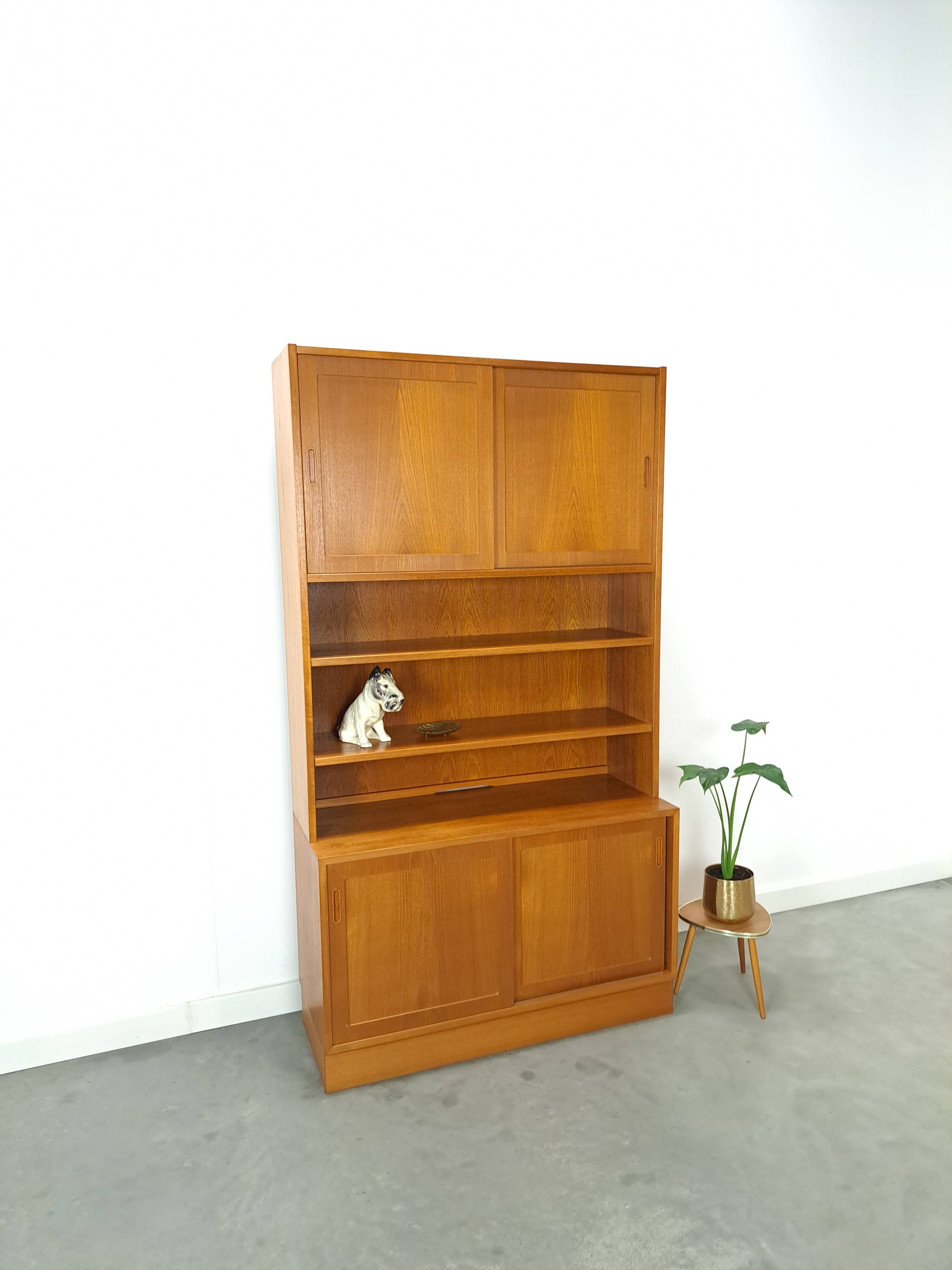 Meuble en teck design danois Poul Hundevad avec compartiments Lp, vintage