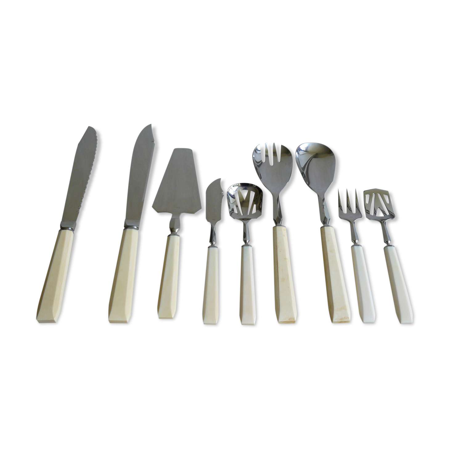 Housewife of Bakelite knives and service cutlery