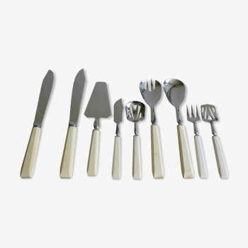 Housewife of Bakelite knives and service cutlery