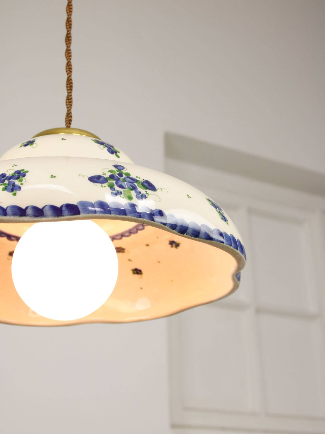 Lampe pendentive vintage en céramique et laiton faite à la main
