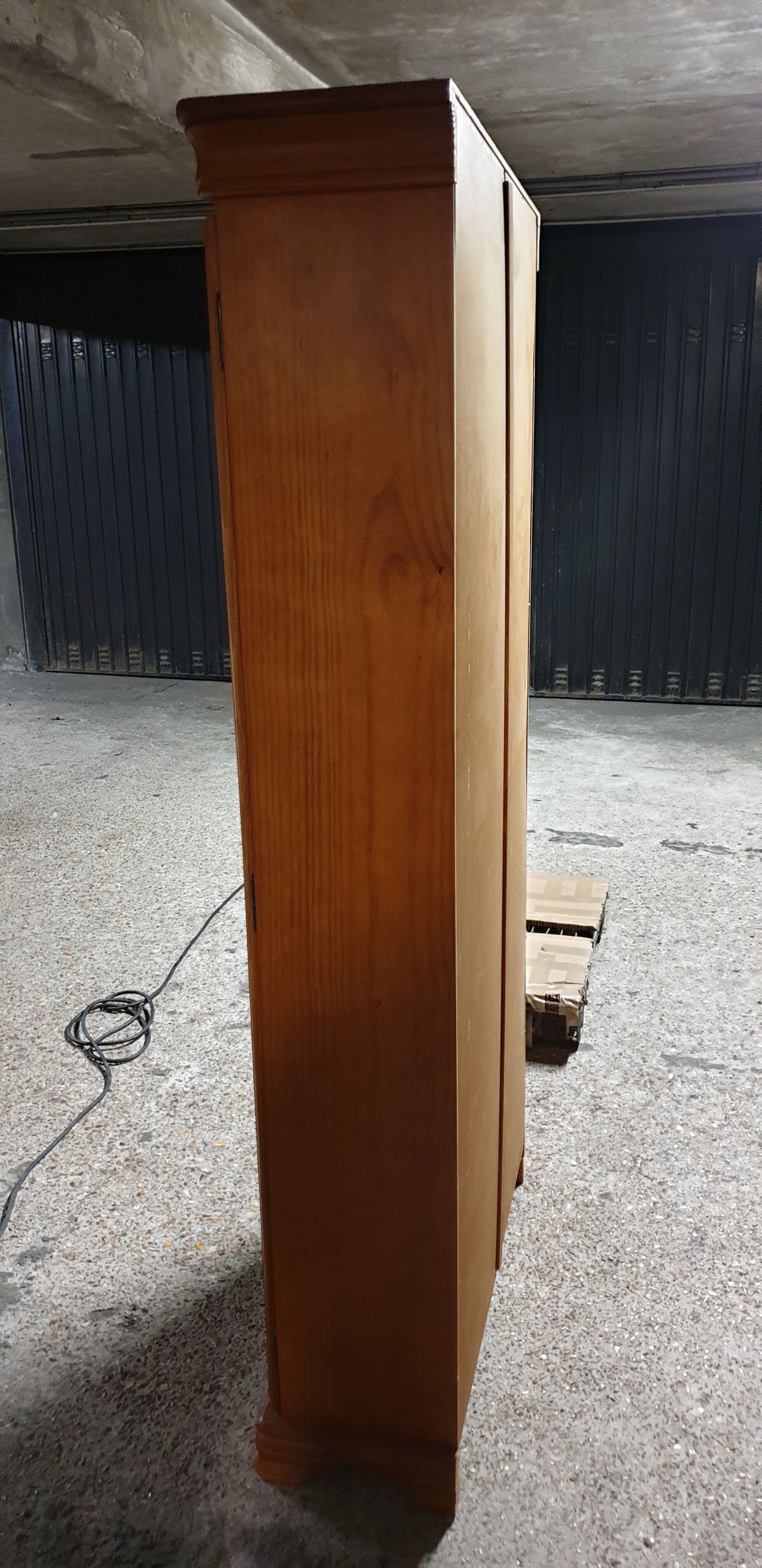 Louis Philippe showcase library