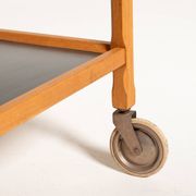 Chariot de service scandinave avec plateau amovible