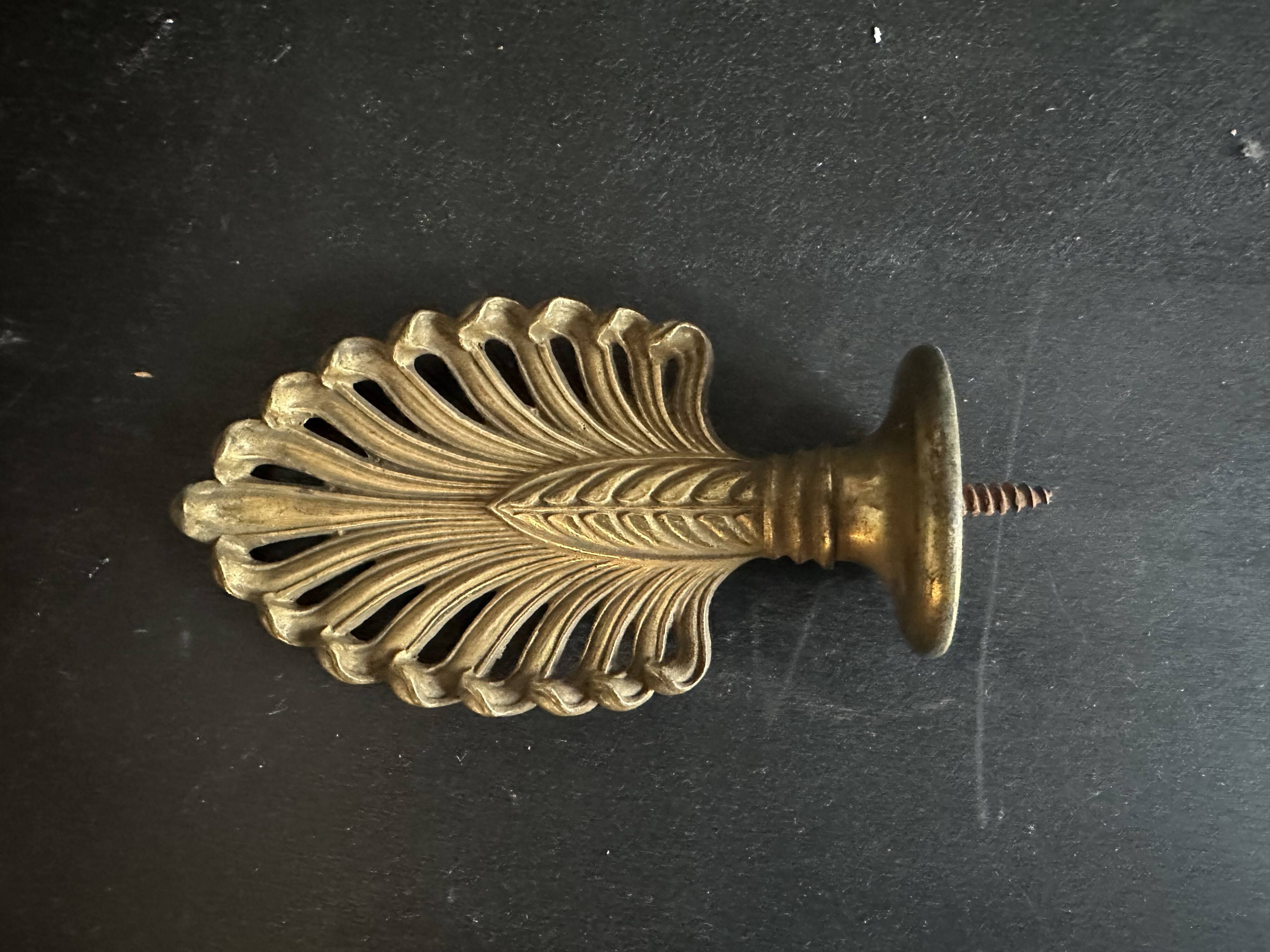 Pair of bronze curtain rod finials in the Napoléon III style with a palmette design.