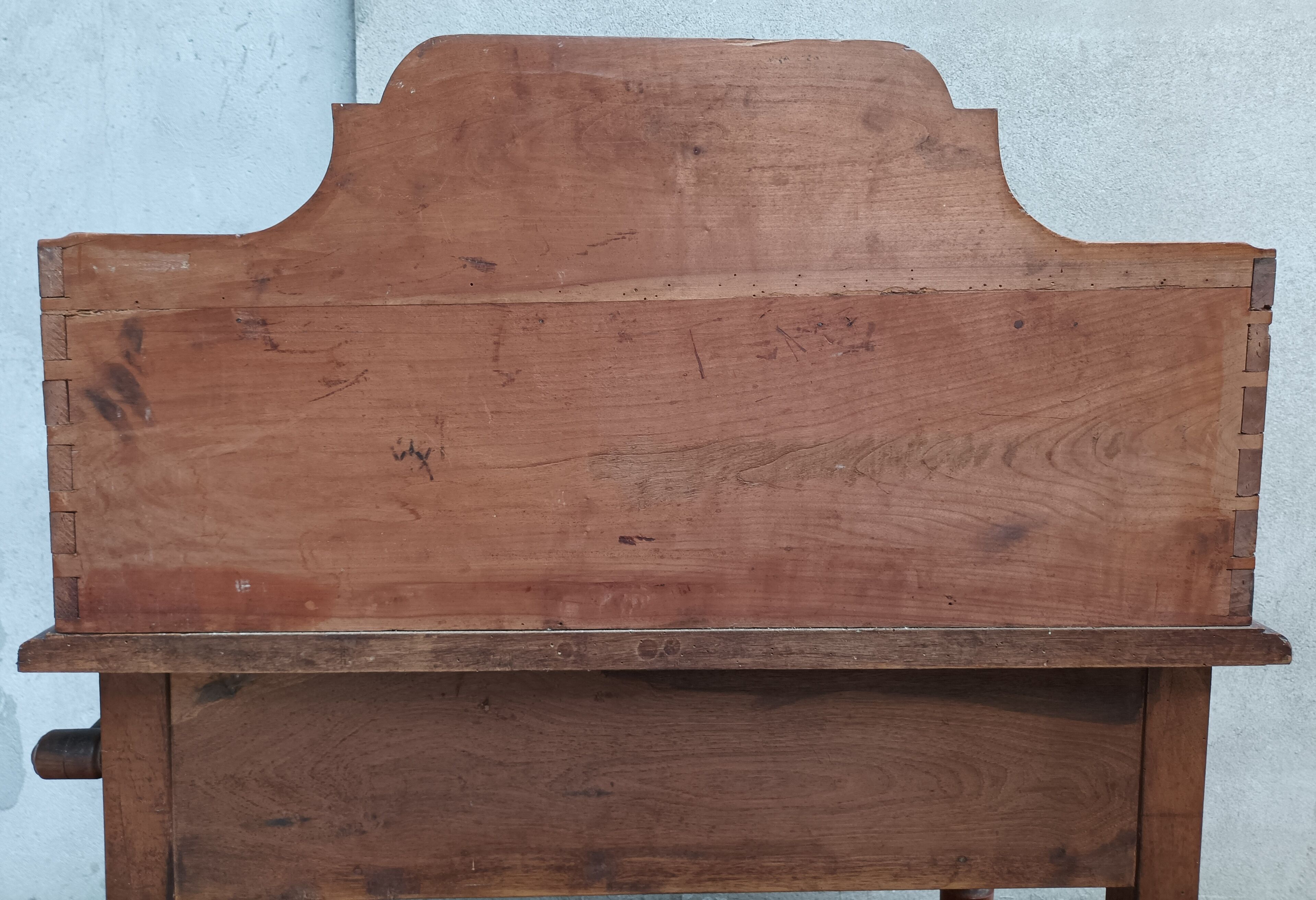 Meuble de toilette en noyer et merisier