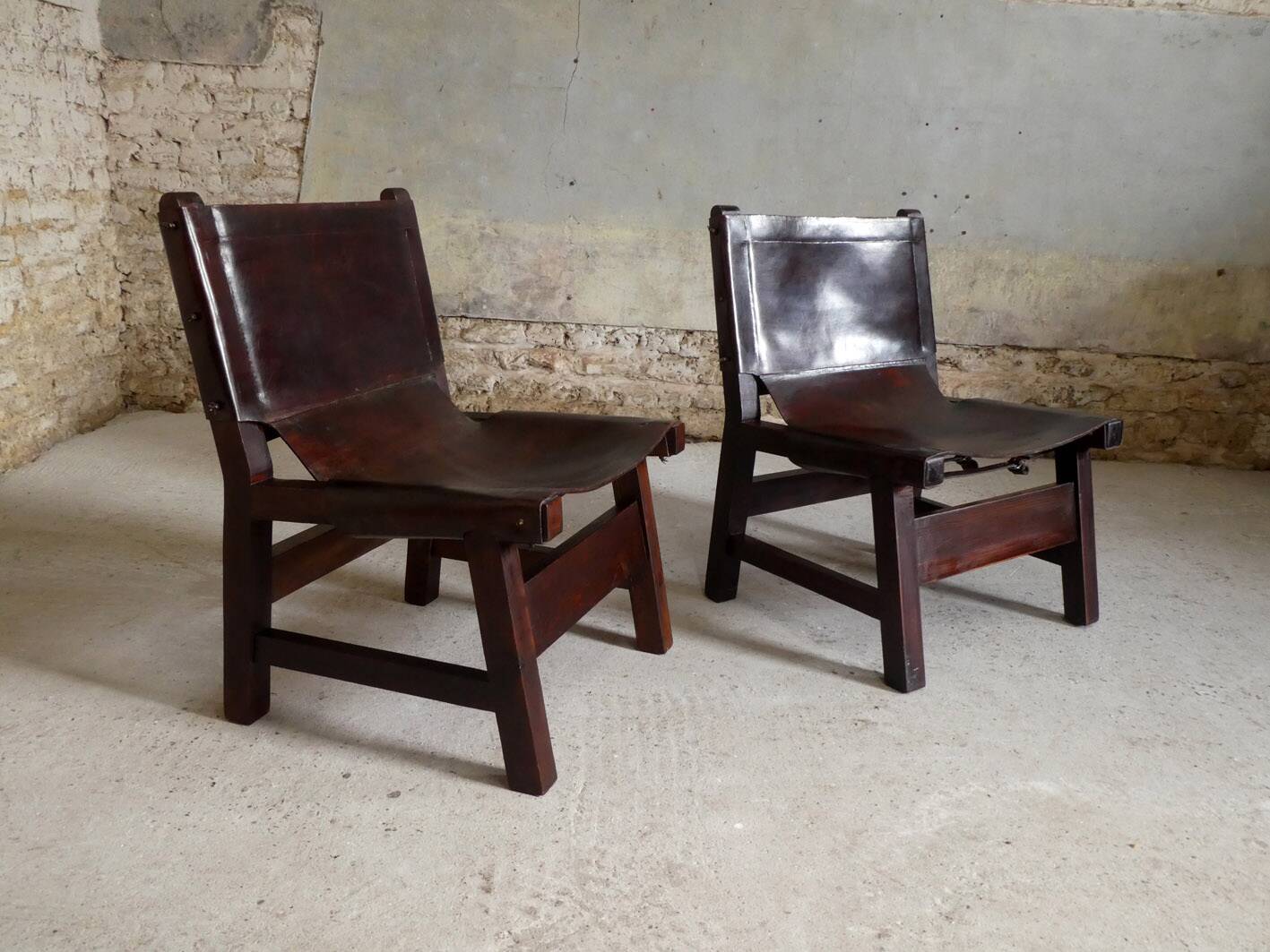 Pair of brutalist armchairs in wood and leather, 1970