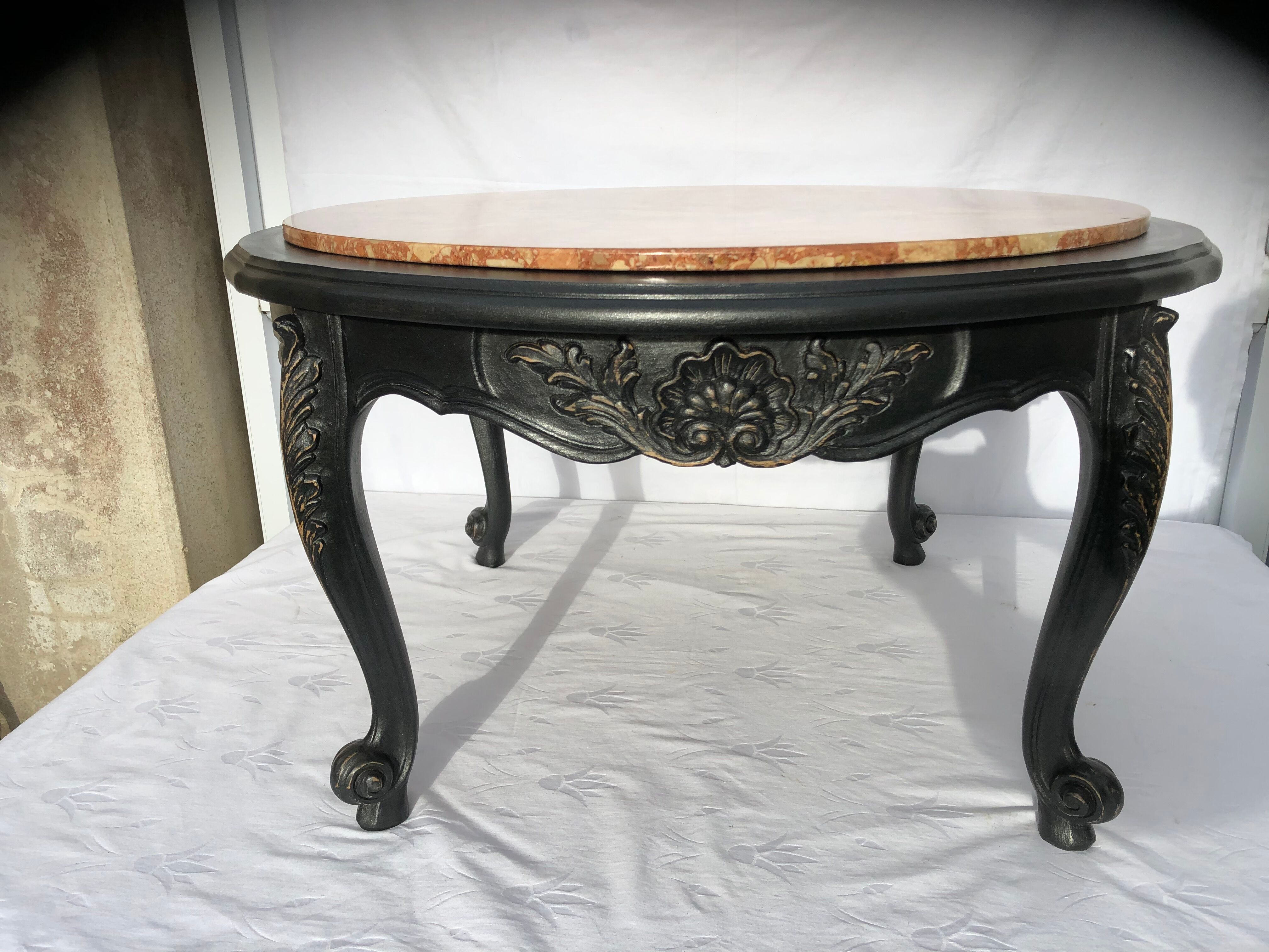 Coffee table with marble top breach
