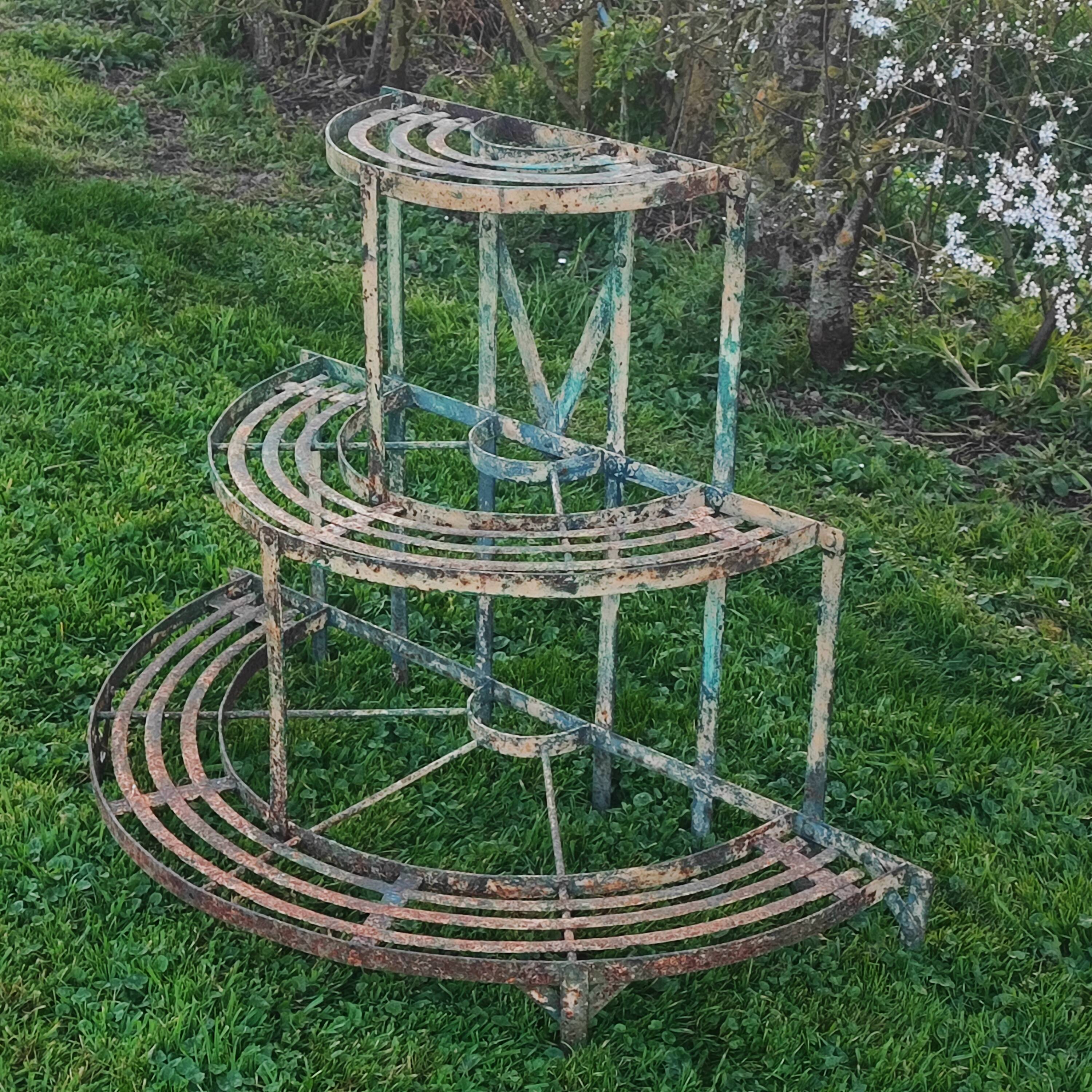 Half-moon florist plant holder