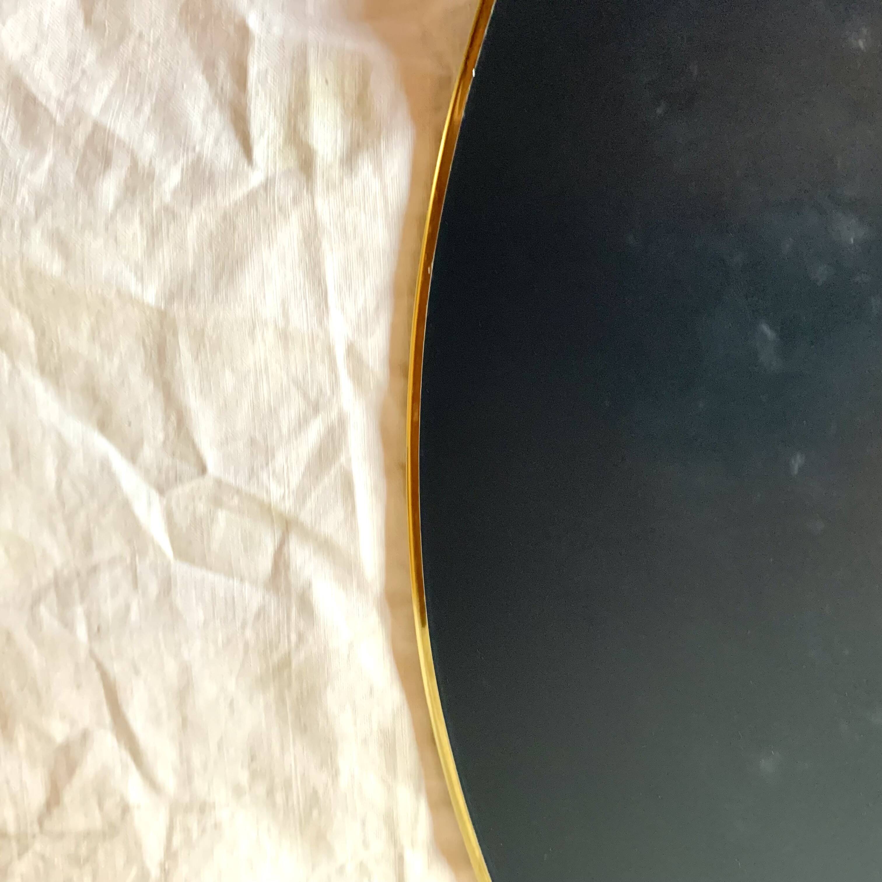 Round mirror with brass rim - 55 cm