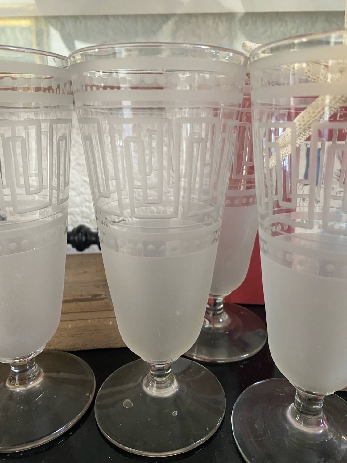 Lot de 4 verres à pied gravés de style Art Déco
