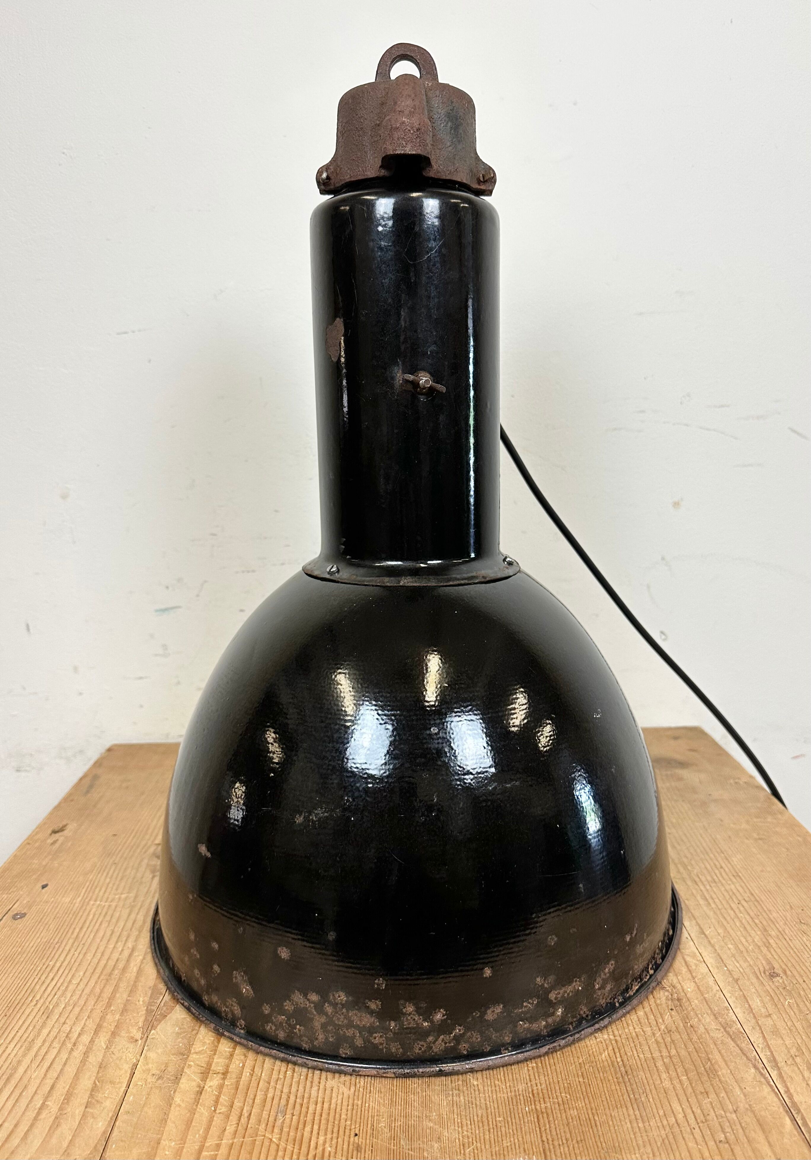 Rusty Industrial Bauhaus Black Enamel Pendant Lamp, 1930s