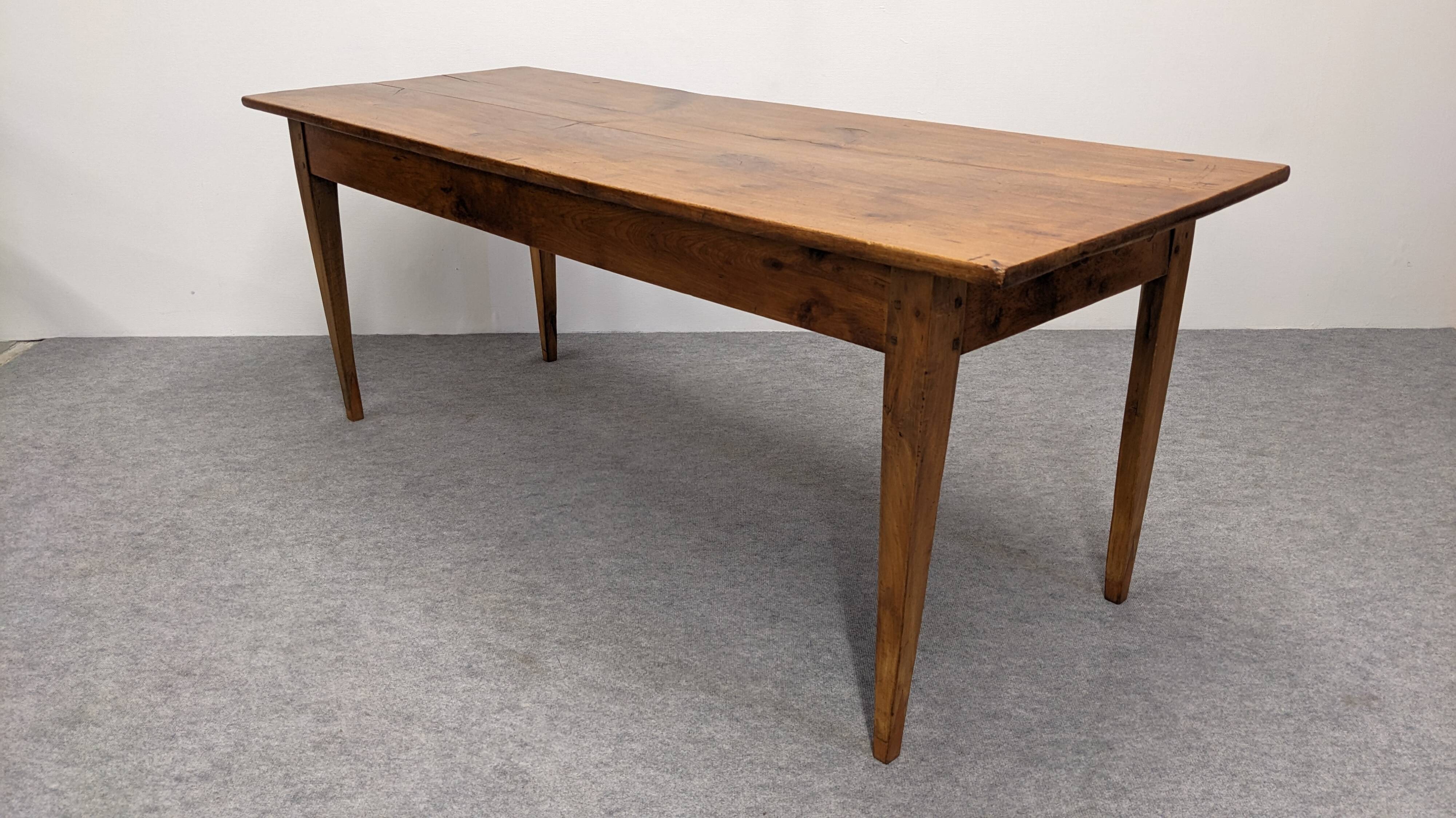 Burgundian farmhouse table in cherry wood, France early 19th century.