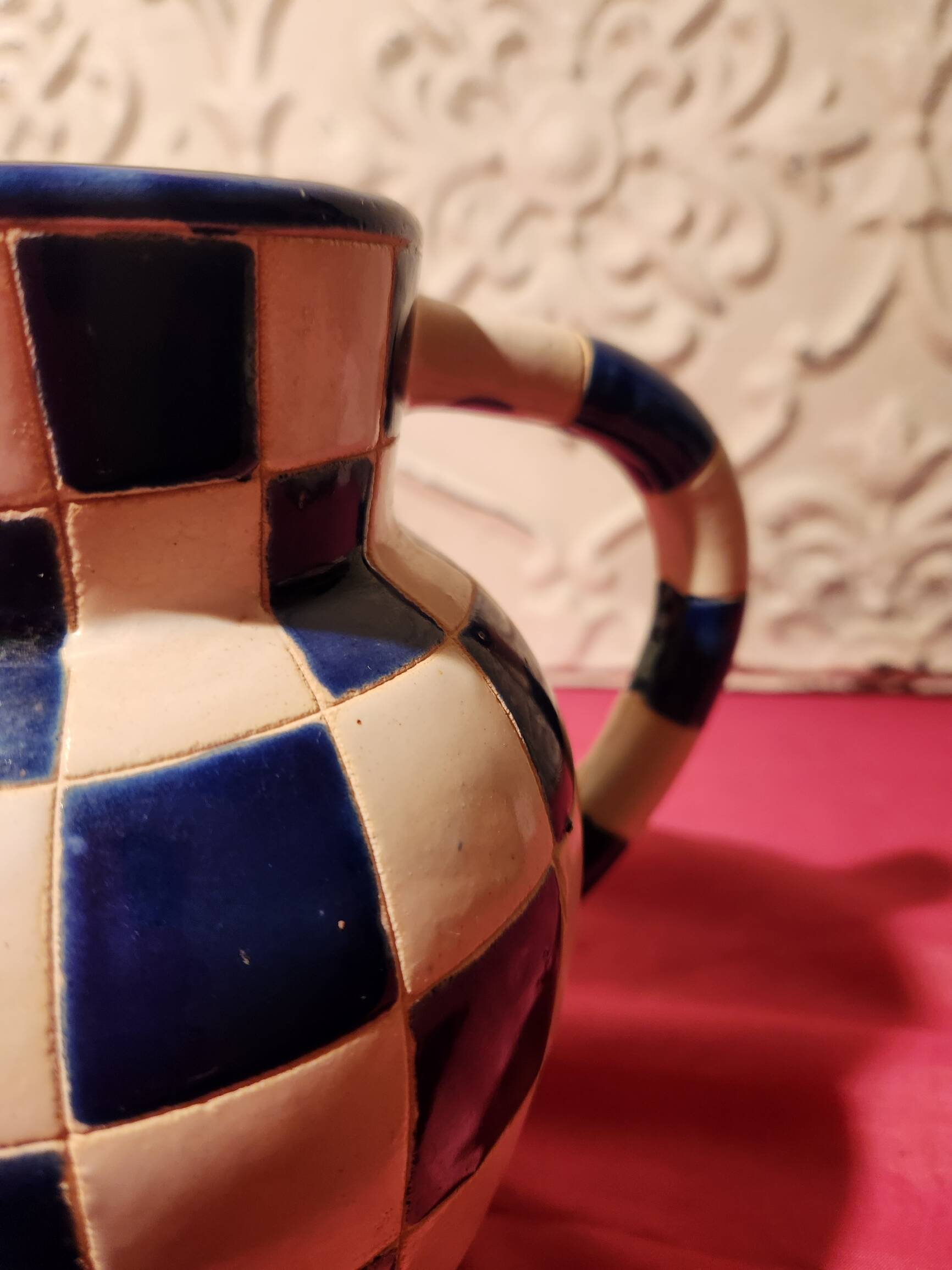 Ceramic jug with blue and white checkered pattern "Lustucru"