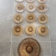 Suite de 12 assiettes et un plat art déco