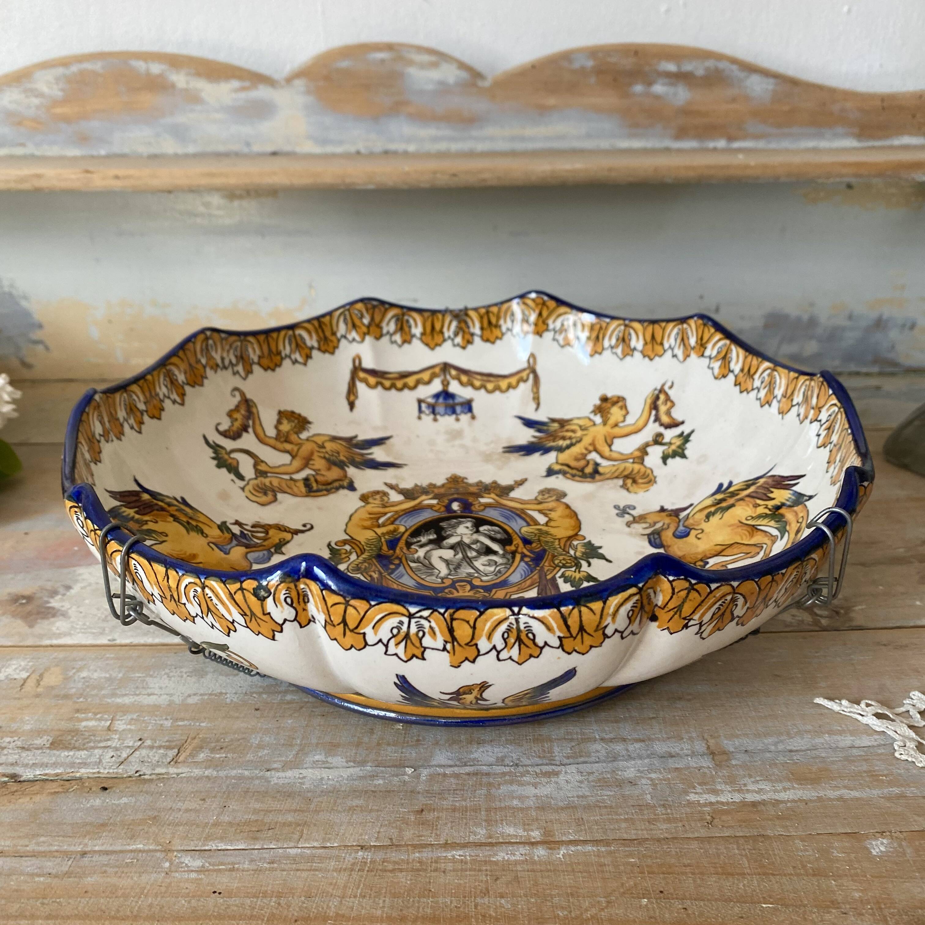 Renaissance decorated earthenware salad bowl from Gien.