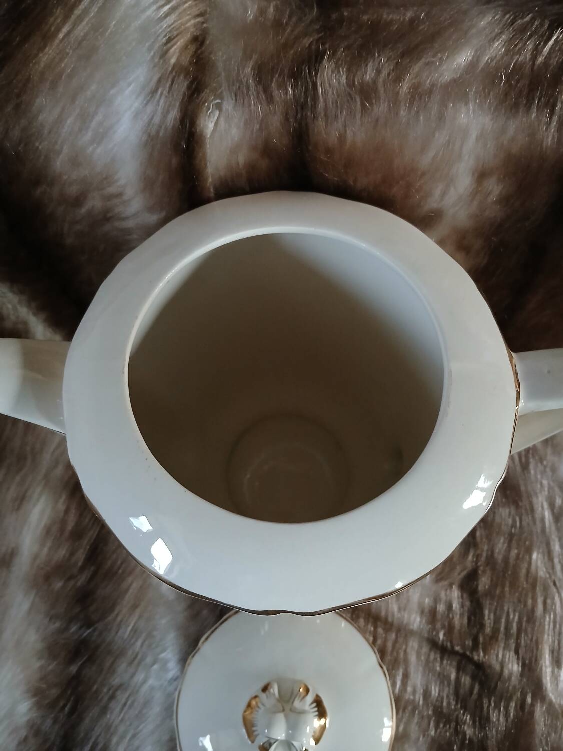 Antique porcelain coffee/tea pot