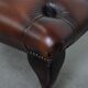 Pouf Chesterfield marron foncé en cuir de vachette