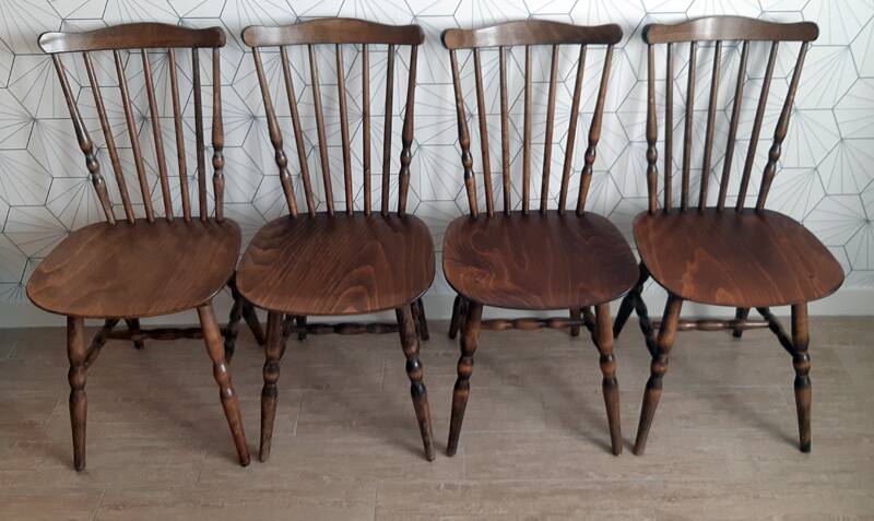 Série de 4 chaises signées Baumann modèle « Tacoma » années 60.