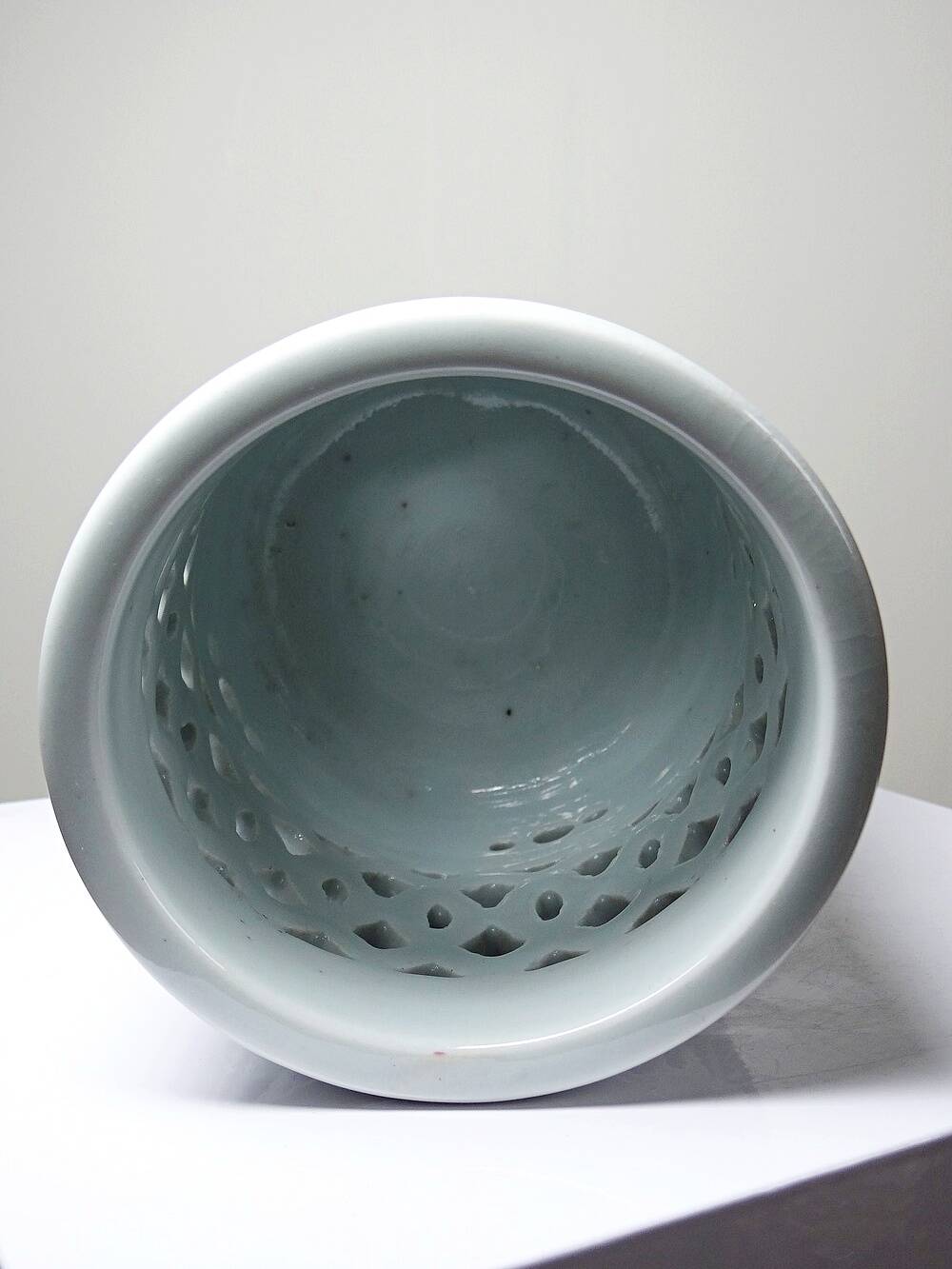 Celadon reticulated porcelain brush holder, Korea, Joseon style, 20th century.